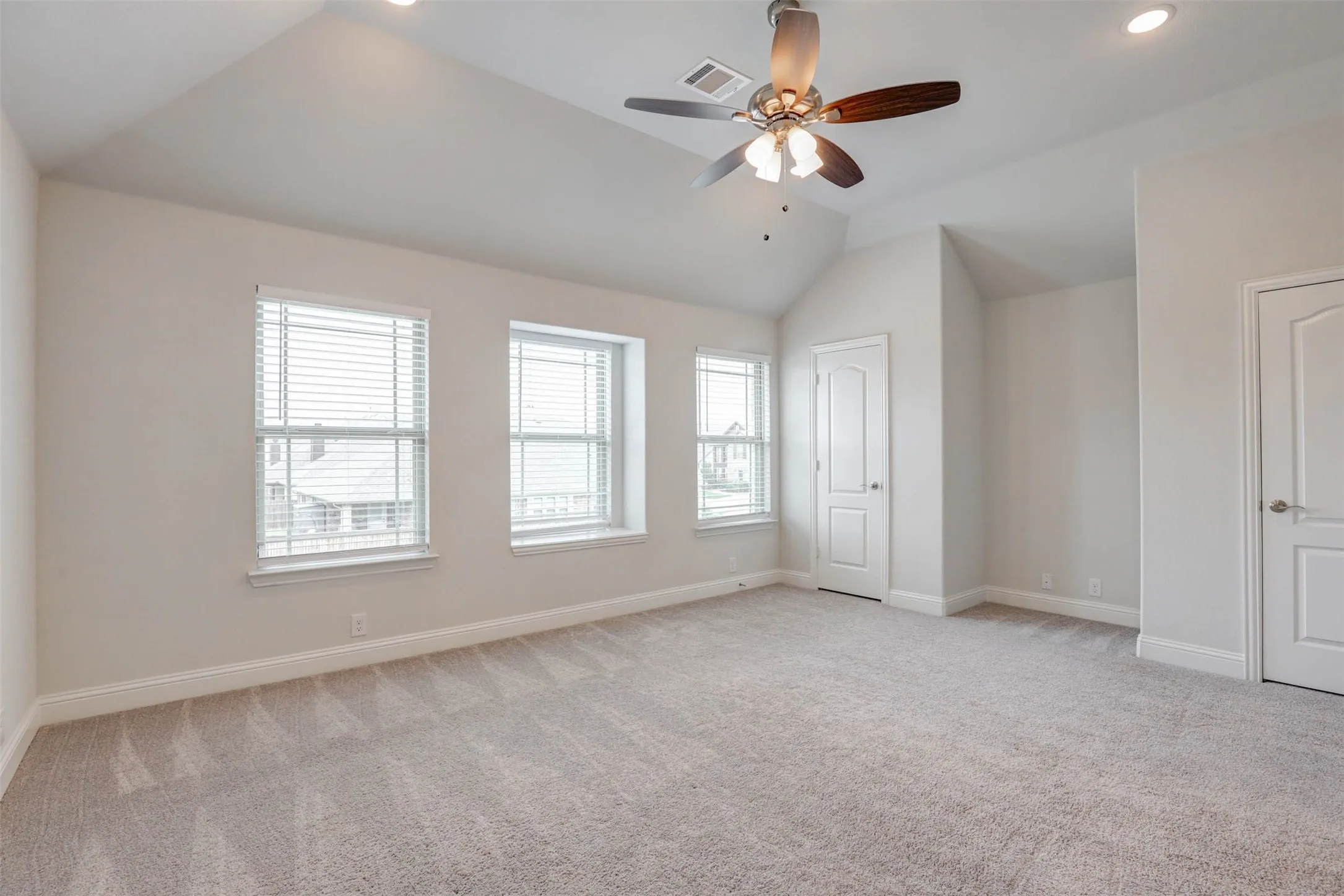 Single Family Residence For Sale in Tarrant County , 11509 Falcon Trace Drive, Fort Worth, Texas 76244, 4 Bedroom, 3 Bathroom, 2 Garage spaces, 3,368 Sqft, built in 2022, mls#21292317, Real Estate Agent in Fort Worth, Homes For Sale in Tarrant county, Homes For Sale in Fort Worth, Realtor in Fort Worth Texas, Real Estate Brokerage Independent Realty Texas, Luminita Cordes Realtor