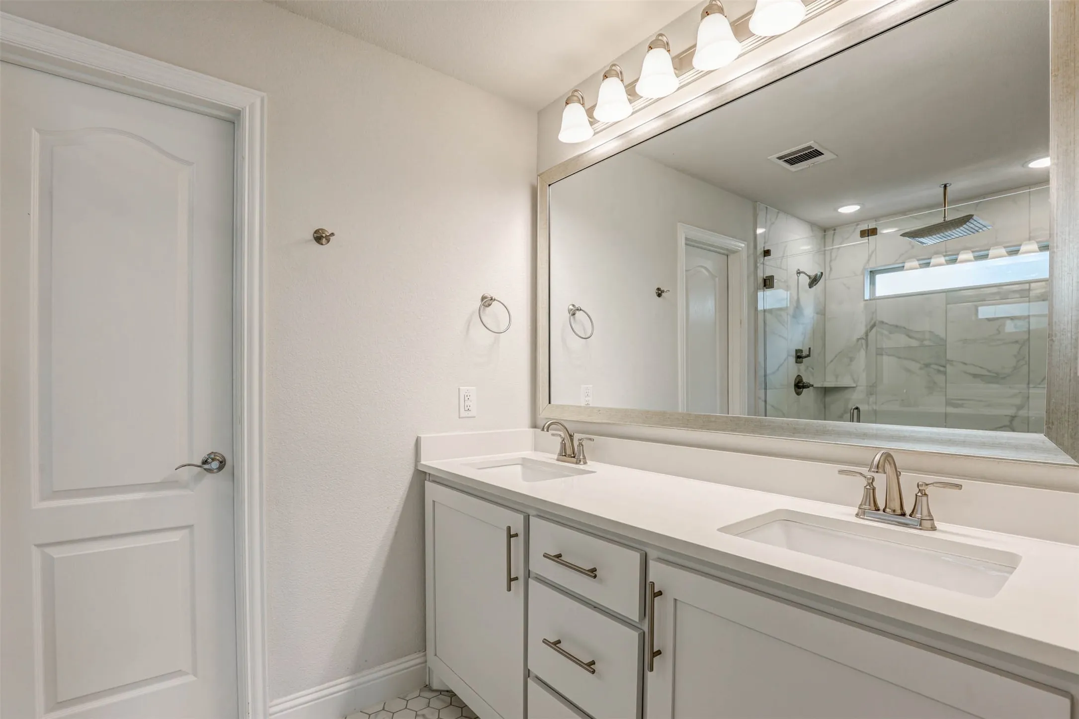 Single Family Residence For Sale in Tarrant County , 11509 Falcon Trace Drive, Fort Worth, Texas 76244, 4 Bedroom, 3 Bathroom, 2 Garage spaces, 3,368 Sqft, built in 2022, mls#21292317, Real Estate Agent in Fort Worth, Homes For Sale in Tarrant county, Homes For Sale in Fort Worth, Realtor in Fort Worth Texas, Real Estate Brokerage Independent Realty Texas, Luminita Cordes Realtor