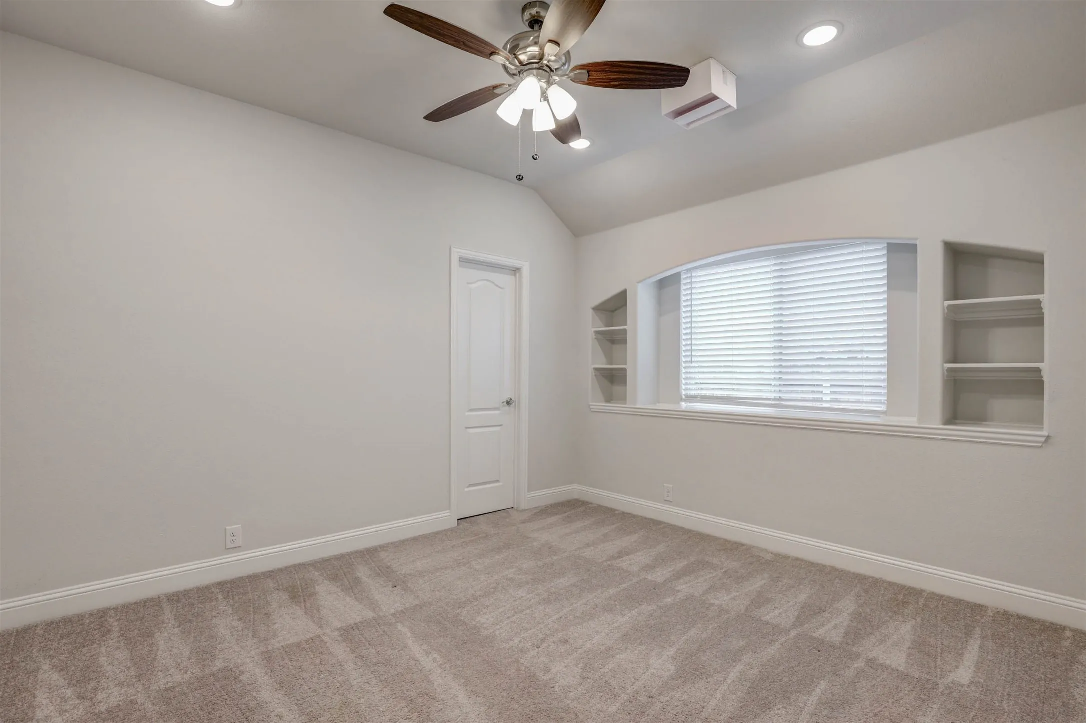 Single Family Residence For Sale in Tarrant County , 11509 Falcon Trace Drive, Fort Worth, Texas 76244, 4 Bedroom, 3 Bathroom, 2 Garage spaces, 3,368 Sqft, built in 2022, mls#21292317, Real Estate Agent in Fort Worth, Homes For Sale in Tarrant county, Homes For Sale in Fort Worth, Realtor in Fort Worth Texas, Real Estate Brokerage Independent Realty Texas, Luminita Cordes Realtor