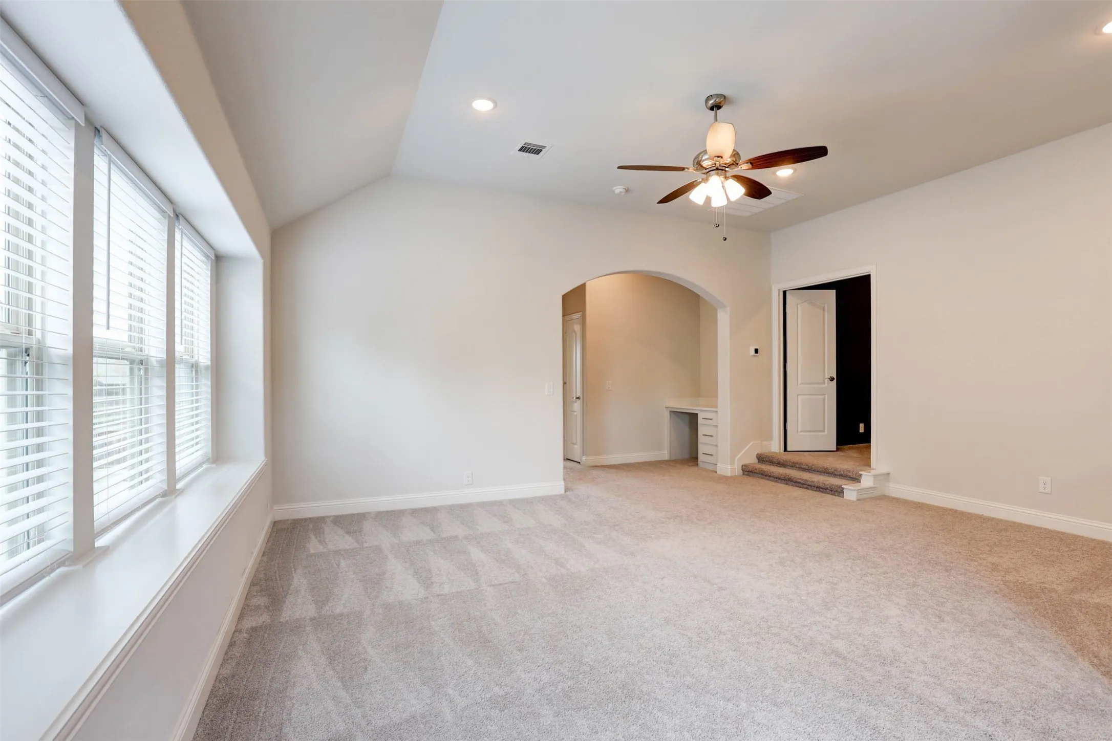 Single Family Residence For Sale in Tarrant County , 11509 Falcon Trace Drive, Fort Worth, Texas 76244, 4 Bedroom, 3 Bathroom, 2 Garage spaces, 3,368 Sqft, built in 2022, mls#21292317, Real Estate Agent in Fort Worth, Homes For Sale in Tarrant county, Homes For Sale in Fort Worth, Realtor in Fort Worth Texas, Real Estate Brokerage Independent Realty Texas, Luminita Cordes Realtor