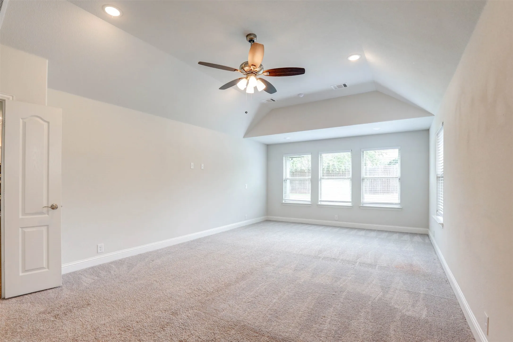 Single Family Residence For Sale in Tarrant County , 11509 Falcon Trace Drive, Fort Worth, Texas 76244, 4 Bedroom, 3 Bathroom, 2 Garage spaces, 3,368 Sqft, built in 2022, mls#21292317, Real Estate Agent in Fort Worth, Homes For Sale in Tarrant county, Homes For Sale in Fort Worth, Realtor in Fort Worth Texas, Real Estate Brokerage Independent Realty Texas, Luminita Cordes Realtor