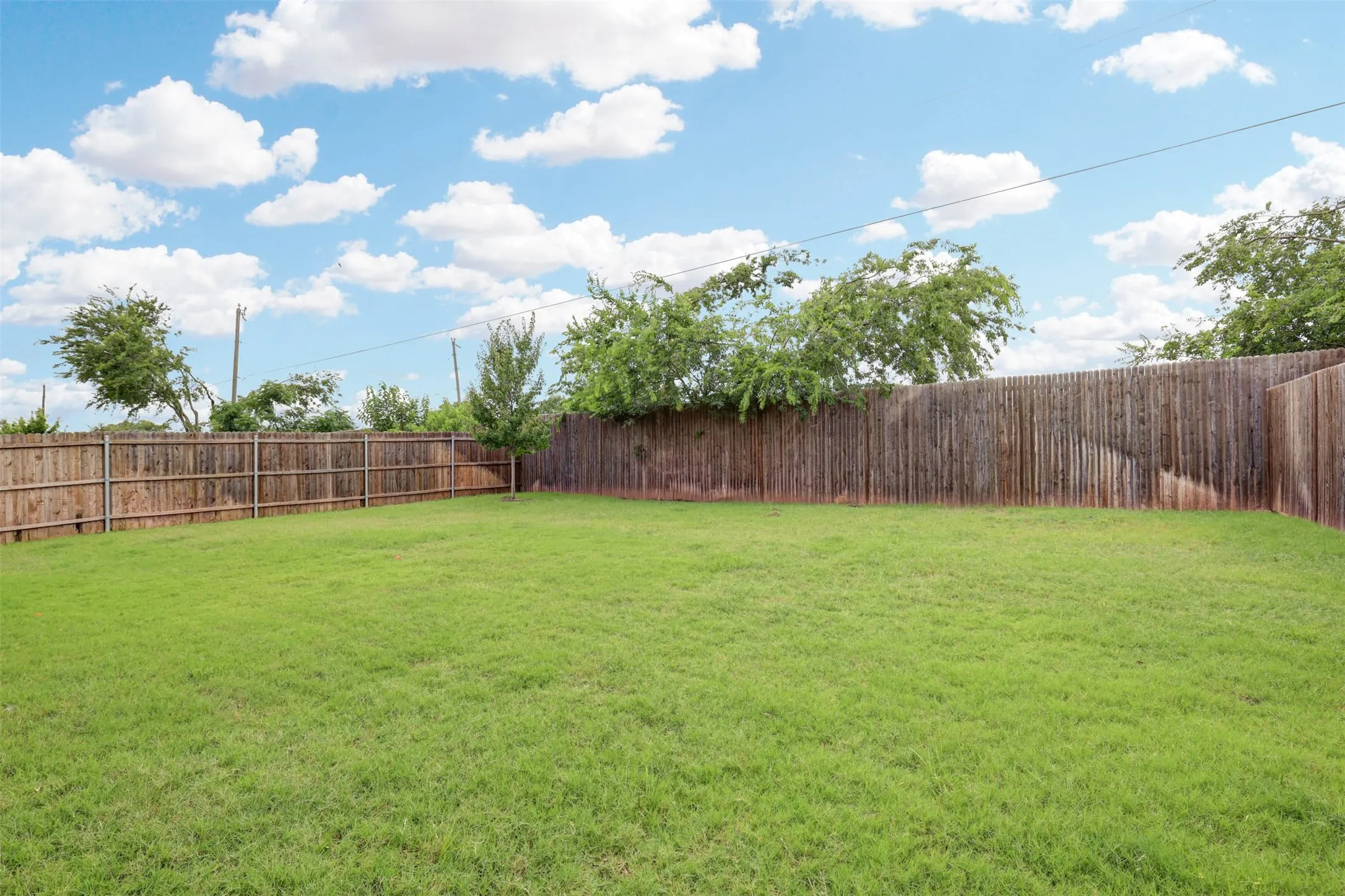 Single Family Residence For Sale in Tarrant County , 11509 Falcon Trace Drive, Fort Worth, Texas 76244, 4 Bedroom, 3 Bathroom, 2 Garage spaces, 3,368 Sqft, built in 2022, mls#21292317, Real Estate Agent in Fort Worth, Homes For Sale in Tarrant county, Homes For Sale in Fort Worth, Realtor in Fort Worth Texas, Real Estate Brokerage Independent Realty Texas, Luminita Cordes Realtor