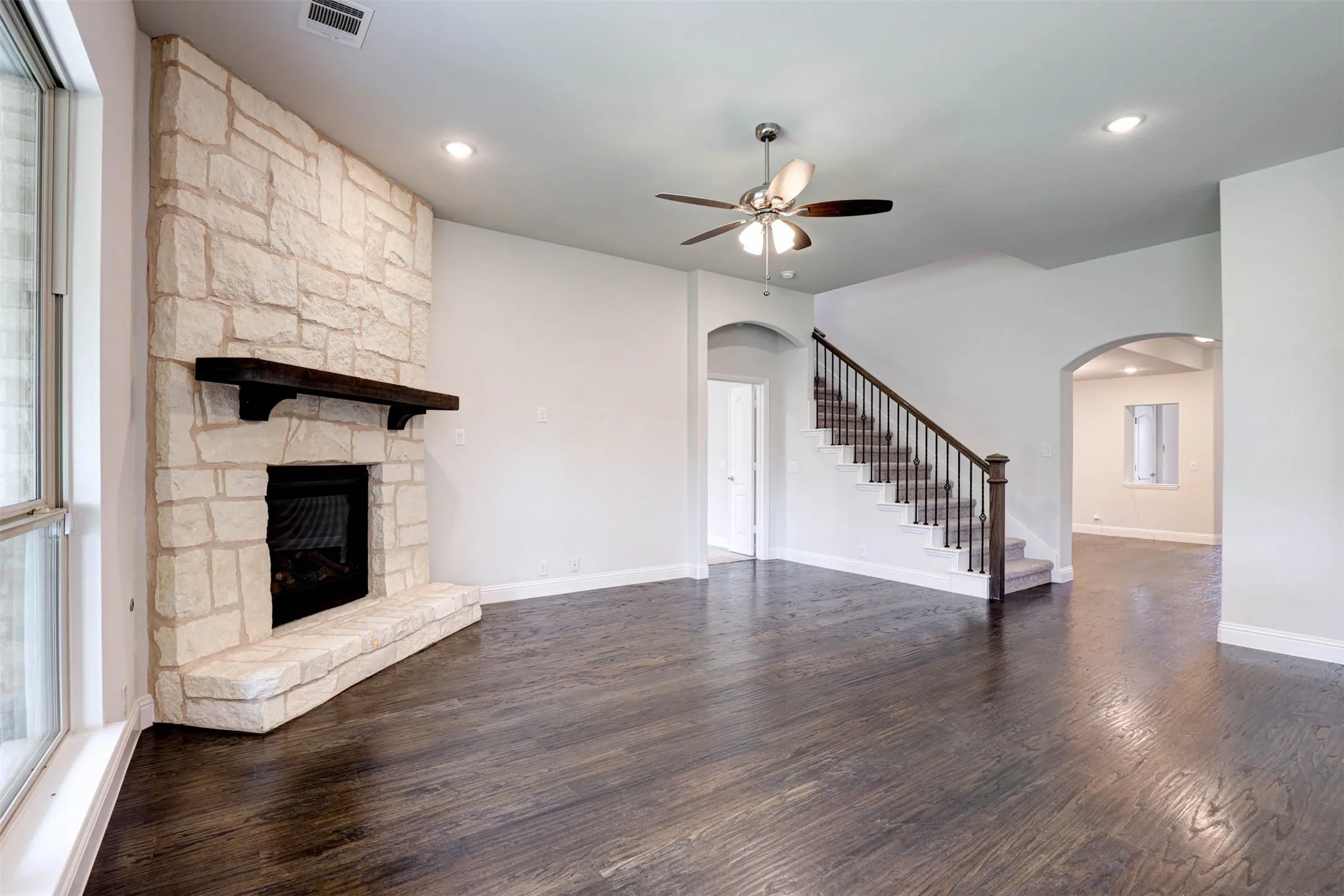 Single Family Residence For Sale in Tarrant County , 11509 Falcon Trace Drive, Fort Worth, Texas 76244, 4 Bedroom, 3 Bathroom, 2 Garage spaces, 3,368 Sqft, built in 2022, mls#21292317, Real Estate Agent in Fort Worth, Homes For Sale in Tarrant county, Homes For Sale in Fort Worth, Realtor in Fort Worth Texas, Real Estate Brokerage Independent Realty Texas, Luminita Cordes Realtor