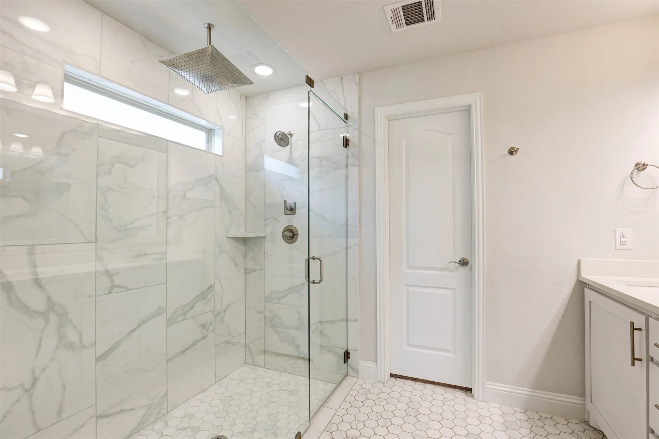 Single Family Residence For Sale in Tarrant County , 11509 Falcon Trace Drive, Fort Worth, Texas 76244, 4 Bedroom, 3 Bathroom, 2 Garage spaces, 3,368 Sqft, built in 2022, mls#21292317, Real Estate Agent in Fort Worth, Homes For Sale in Tarrant county, Homes For Sale in Fort Worth, Realtor in Fort Worth Texas, Real Estate Brokerage Independent Realty Texas, Luminita Cordes Realtor