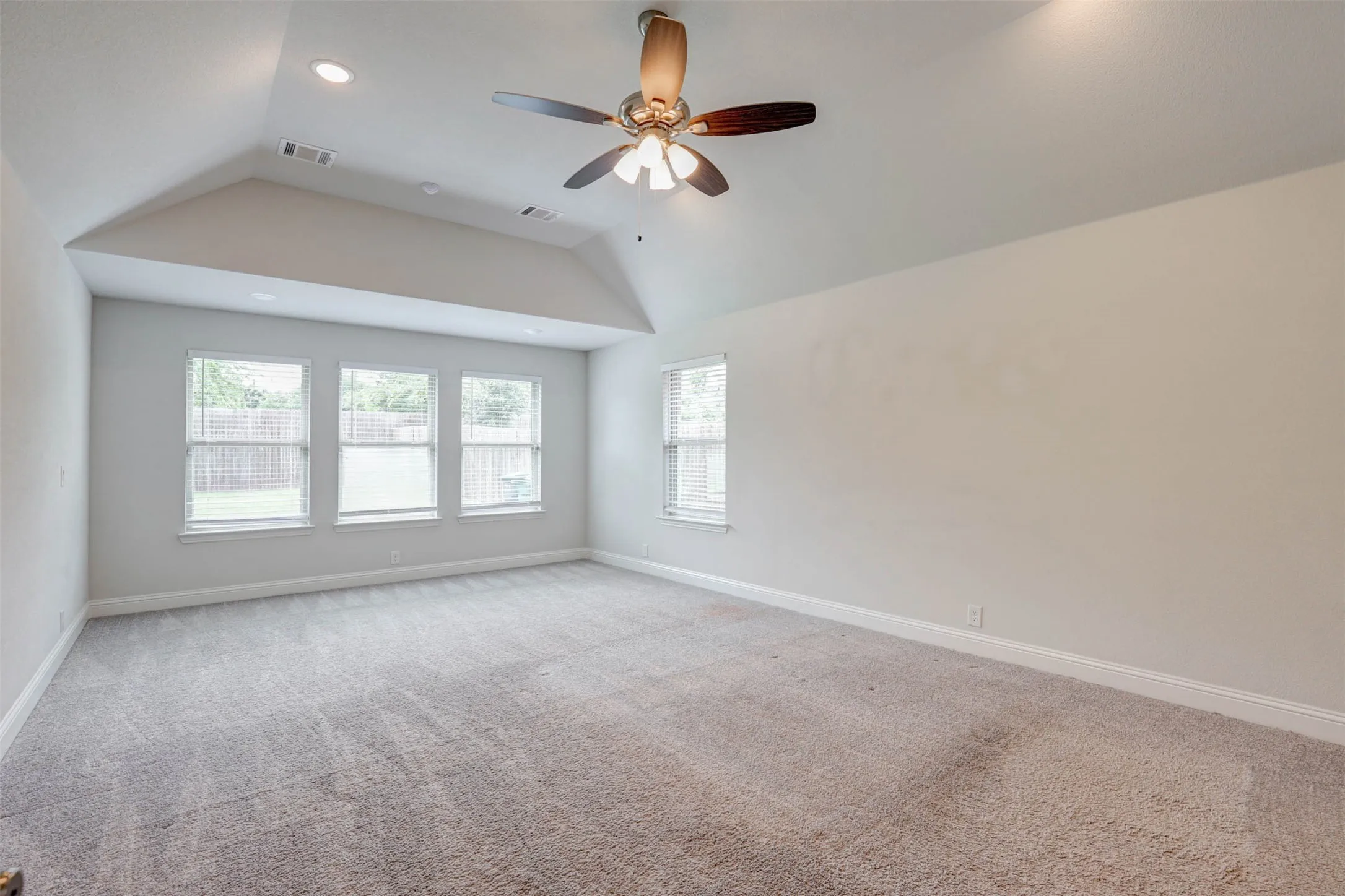 Single Family Residence For Sale in Tarrant County , 11509 Falcon Trace Drive, Fort Worth, Texas 76244, 4 Bedroom, 3 Bathroom, 2 Garage spaces, 3,368 Sqft, built in 2022, mls#21292317, Real Estate Agent in Fort Worth, Homes For Sale in Tarrant county, Homes For Sale in Fort Worth, Realtor in Fort Worth Texas, Real Estate Brokerage Independent Realty Texas, Luminita Cordes Realtor