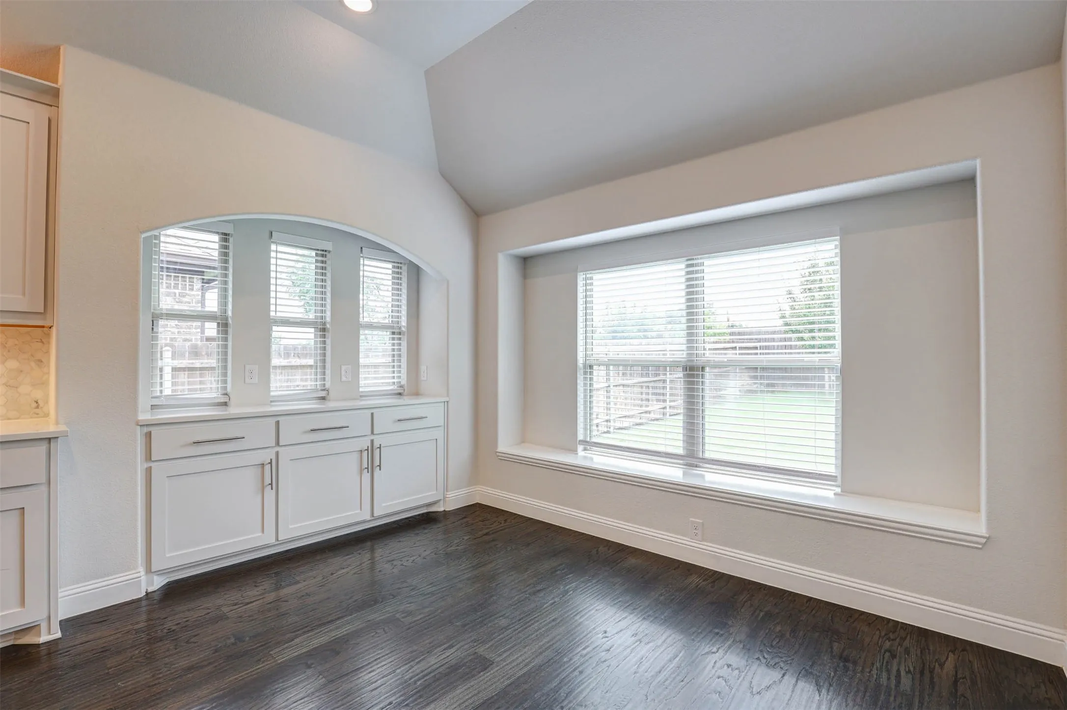 Single Family Residence For Sale in Tarrant County , 11509 Falcon Trace Drive, Fort Worth, Texas 76244, 4 Bedroom, 3 Bathroom, 2 Garage spaces, 3,368 Sqft, built in 2022, mls#21292317, Real Estate Agent in Fort Worth, Homes For Sale in Tarrant county, Homes For Sale in Fort Worth, Realtor in Fort Worth Texas, Real Estate Brokerage Independent Realty Texas, Luminita Cordes Realtor