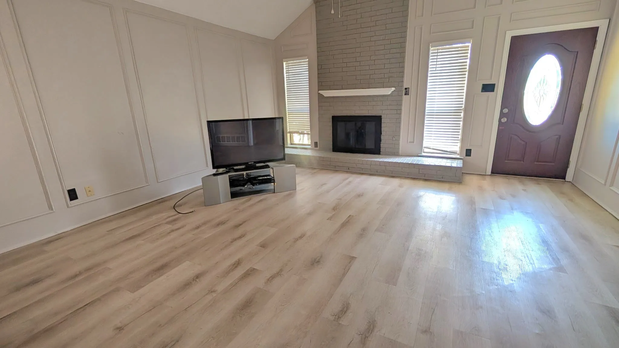 Single Family Residence For Sale in Denton County , 2013 Arles Lane, Carrollton, Texas 75007, 3 Bedroom, 2 Bathroom, 2 Garage spaces, 1,421 Sqft, built in 1984, mls#21293924, Real Estate Agent in Carrollton, Homes For Sale in Denton county, Homes For Sale in Carrollton, Realtor in Carrollton Texas, Real Estate Brokerage Independent Realty Texas, Luminita Cordes Realtor