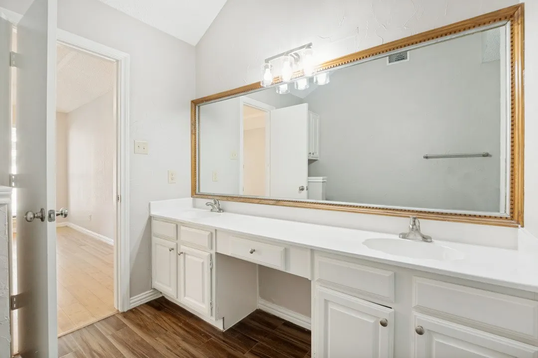 Single Family Residence For Sale in Denton County , 2013 Arles Lane, Carrollton, Texas 75007, 3 Bedroom, 2 Bathroom, 2 Garage spaces, 1,421 Sqft, built in 1984, mls#21293924, Real Estate Agent in Carrollton, Homes For Sale in Denton county, Homes For Sale in Carrollton, Realtor in Carrollton Texas, Real Estate Brokerage Independent Realty Texas, Luminita Cordes Realtor