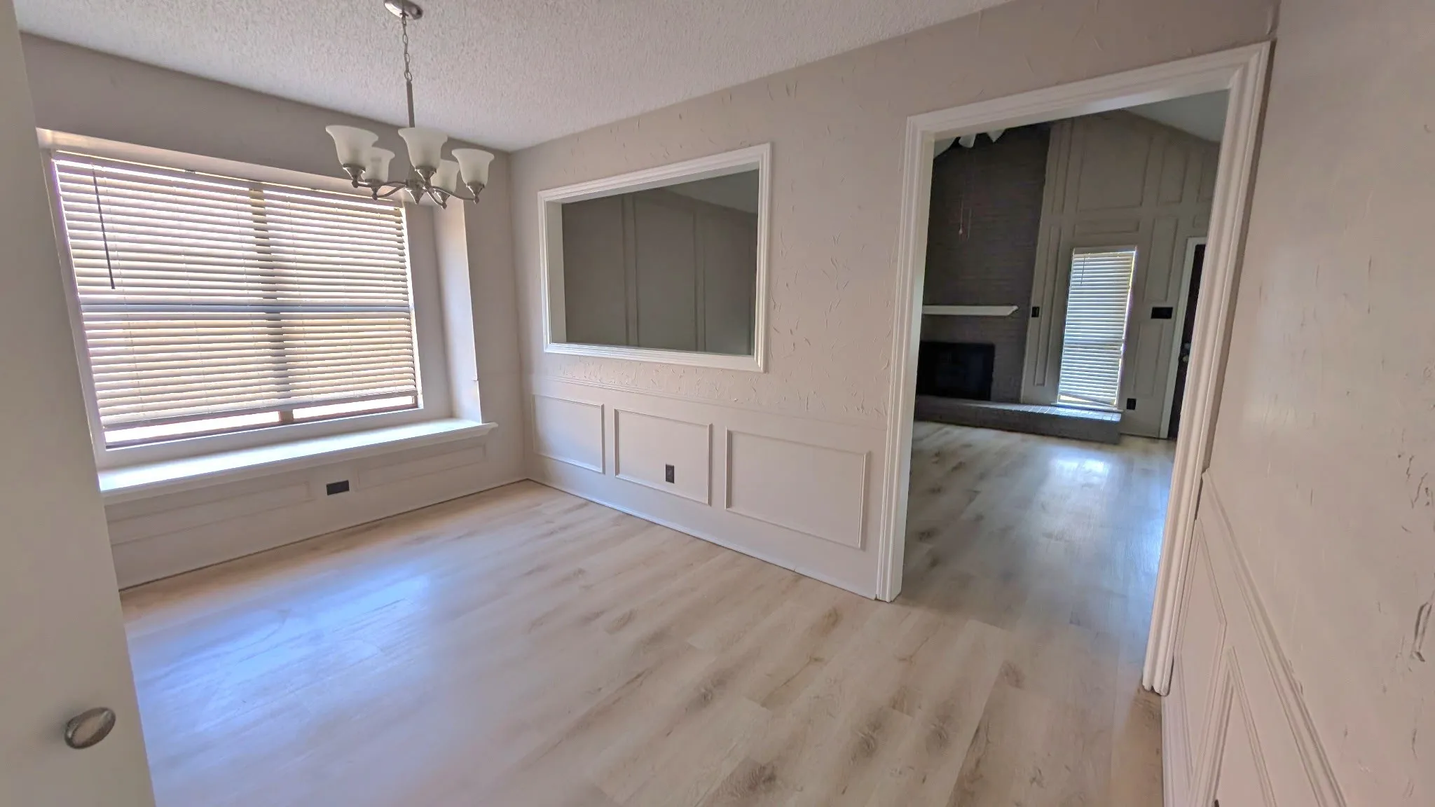 Single Family Residence For Sale in Denton County , 2013 Arles Lane, Carrollton, Texas 75007, 3 Bedroom, 2 Bathroom, 2 Garage spaces, 1,421 Sqft, built in 1984, mls#21293924, Real Estate Agent in Carrollton, Homes For Sale in Denton county, Homes For Sale in Carrollton, Realtor in Carrollton Texas, Real Estate Brokerage Independent Realty Texas, Luminita Cordes Realtor