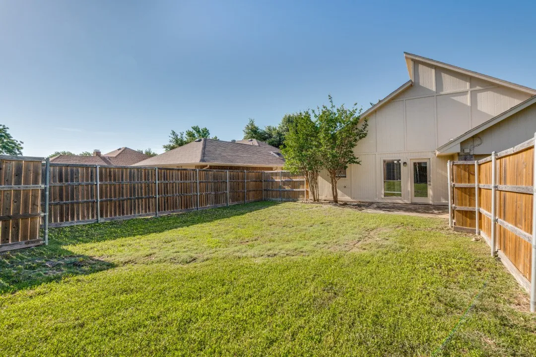 Single Family Residence For Sale in Denton County , 2013 Arles Lane, Carrollton, Texas 75007, 3 Bedroom, 2 Bathroom, 2 Garage spaces, 1,421 Sqft, built in 1984, mls#21293924, Real Estate Agent in Carrollton, Homes For Sale in Denton county, Homes For Sale in Carrollton, Realtor in Carrollton Texas, Real Estate Brokerage Independent Realty Texas, Luminita Cordes Realtor