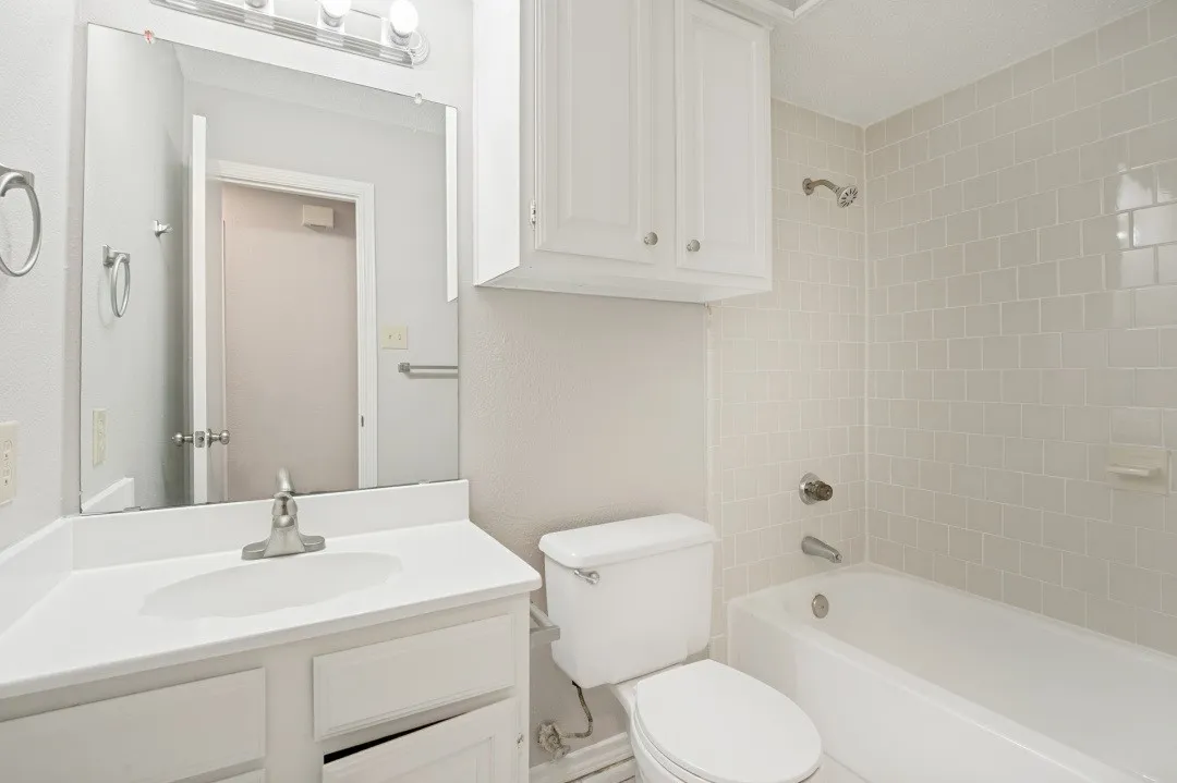 Single Family Residence For Sale in Denton County , 2013 Arles Lane, Carrollton, Texas 75007, 3 Bedroom, 2 Bathroom, 2 Garage spaces, 1,421 Sqft, built in 1984, mls#21293924, Real Estate Agent in Carrollton, Homes For Sale in Denton county, Homes For Sale in Carrollton, Realtor in Carrollton Texas, Real Estate Brokerage Independent Realty Texas, Luminita Cordes Realtor