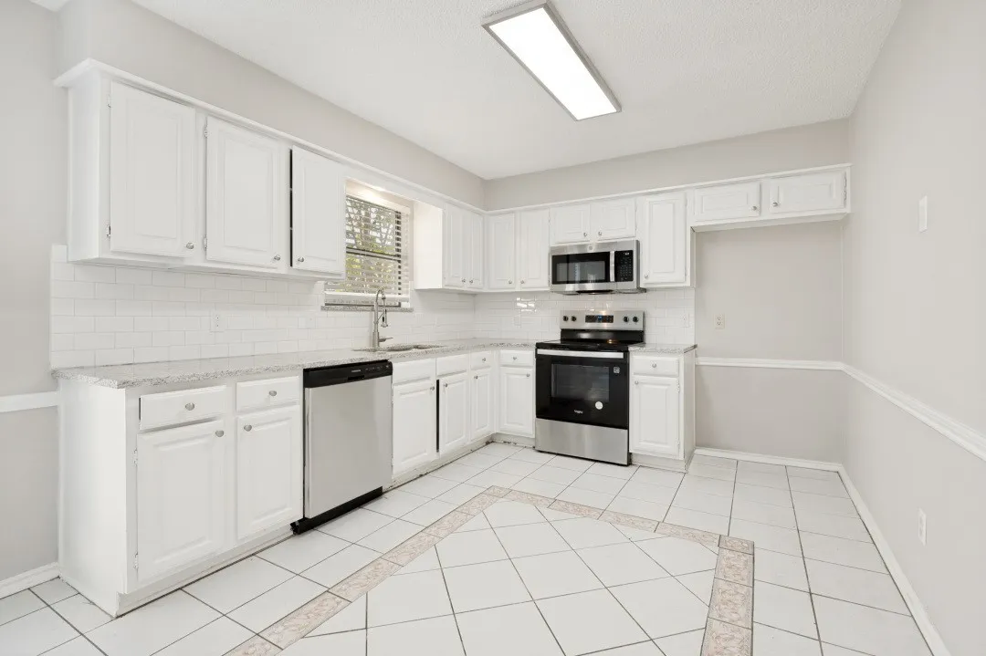 Single Family Residence For Sale in Denton County , 2013 Arles Lane, Carrollton, Texas 75007, 3 Bedroom, 2 Bathroom, 2 Garage spaces, 1,421 Sqft, built in 1984, mls#21293924, Real Estate Agent in Carrollton, Homes For Sale in Denton county, Homes For Sale in Carrollton, Realtor in Carrollton Texas, Real Estate Brokerage Independent Realty Texas, Luminita Cordes Realtor