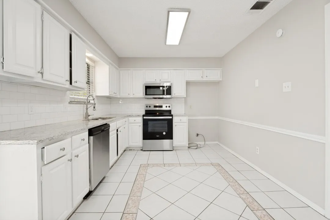Single Family Residence For Sale in Denton County , 2013 Arles Lane, Carrollton, Texas 75007, 3 Bedroom, 2 Bathroom, 2 Garage spaces, 1,421 Sqft, built in 1984, mls#21293924, Real Estate Agent in Carrollton, Homes For Sale in Denton county, Homes For Sale in Carrollton, Realtor in Carrollton Texas, Real Estate Brokerage Independent Realty Texas, Luminita Cordes Realtor