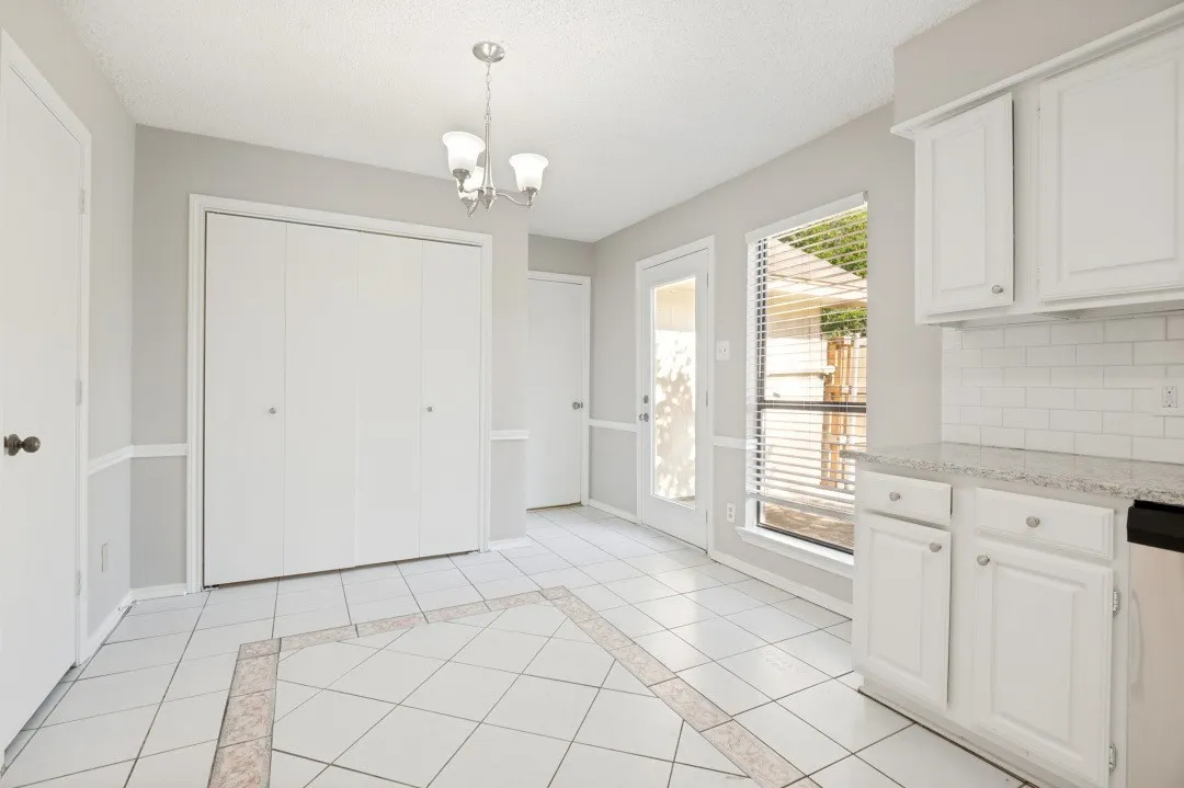Single Family Residence For Sale in Denton County , 2013 Arles Lane, Carrollton, Texas 75007, 3 Bedroom, 2 Bathroom, 2 Garage spaces, 1,421 Sqft, built in 1984, mls#21293924, Real Estate Agent in Carrollton, Homes For Sale in Denton county, Homes For Sale in Carrollton, Realtor in Carrollton Texas, Real Estate Brokerage Independent Realty Texas, Luminita Cordes Realtor
