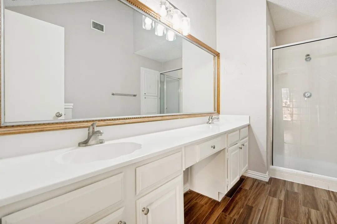 Single Family Residence For Sale in Denton County , 2013 Arles Lane, Carrollton, Texas 75007, 3 Bedroom, 2 Bathroom, 2 Garage spaces, 1,421 Sqft, built in 1984, mls#21293924, Real Estate Agent in Carrollton, Homes For Sale in Denton county, Homes For Sale in Carrollton, Realtor in Carrollton Texas, Real Estate Brokerage Independent Realty Texas, Luminita Cordes Realtor