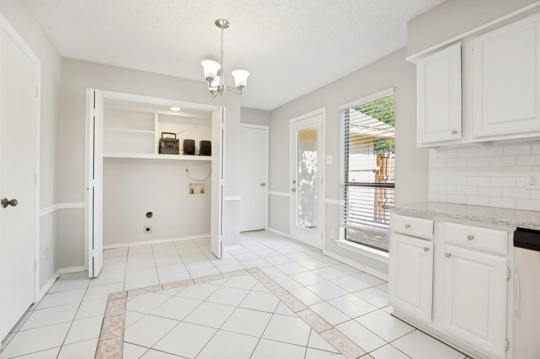 Single Family Residence For Sale in Denton County , 2013 Arles Lane, Carrollton, Texas 75007, 3 Bedroom, 2 Bathroom, 2 Garage spaces, 1,421 Sqft, built in 1984, mls#21293924, Real Estate Agent in Carrollton, Homes For Sale in Denton county, Homes For Sale in Carrollton, Realtor in Carrollton Texas, Real Estate Brokerage Independent Realty Texas, Luminita Cordes Realtor