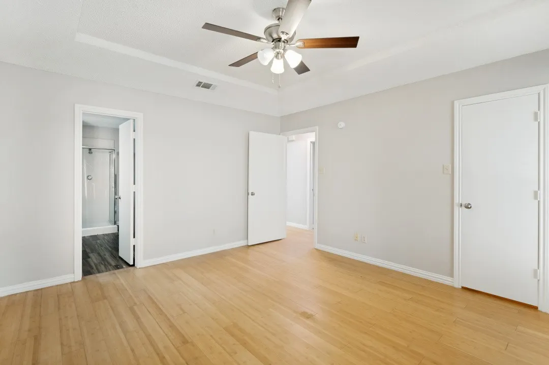 Single Family Residence For Sale in Denton County , 2013 Arles Lane, Carrollton, Texas 75007, 3 Bedroom, 2 Bathroom, 2 Garage spaces, 1,421 Sqft, built in 1984, mls#21293924, Real Estate Agent in Carrollton, Homes For Sale in Denton county, Homes For Sale in Carrollton, Realtor in Carrollton Texas, Real Estate Brokerage Independent Realty Texas, Luminita Cordes Realtor