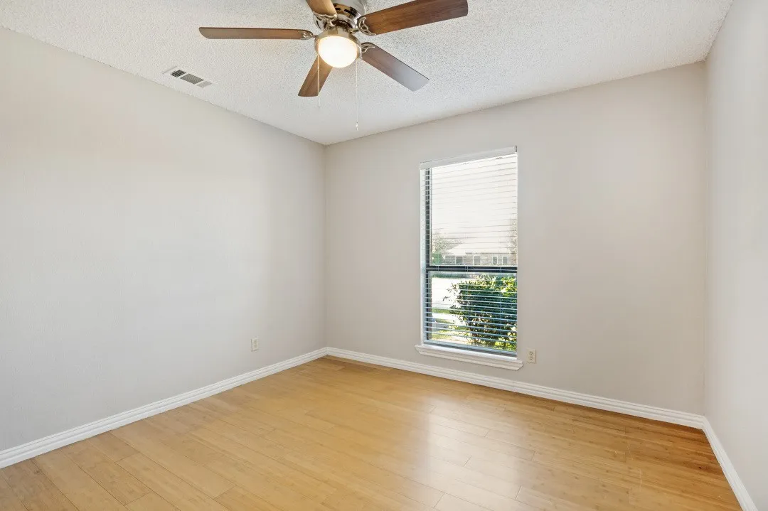Single Family Residence For Sale in Denton County , 2013 Arles Lane, Carrollton, Texas 75007, 3 Bedroom, 2 Bathroom, 2 Garage spaces, 1,421 Sqft, built in 1984, mls#21293924, Real Estate Agent in Carrollton, Homes For Sale in Denton county, Homes For Sale in Carrollton, Realtor in Carrollton Texas, Real Estate Brokerage Independent Realty Texas, Luminita Cordes Realtor