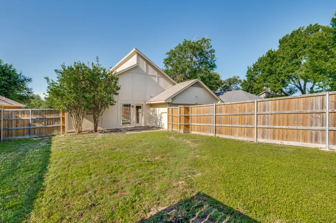 Single Family Residence For Sale in Denton County , 2013 Arles Lane, Carrollton, Texas 75007, 3 Bedroom, 2 Bathroom, 2 Garage spaces, 1,421 Sqft, built in 1984, mls#21293924, Real Estate Agent in Carrollton, Homes For Sale in Denton county, Homes For Sale in Carrollton, Realtor in Carrollton Texas, Real Estate Brokerage Independent Realty Texas, Luminita Cordes Realtor
