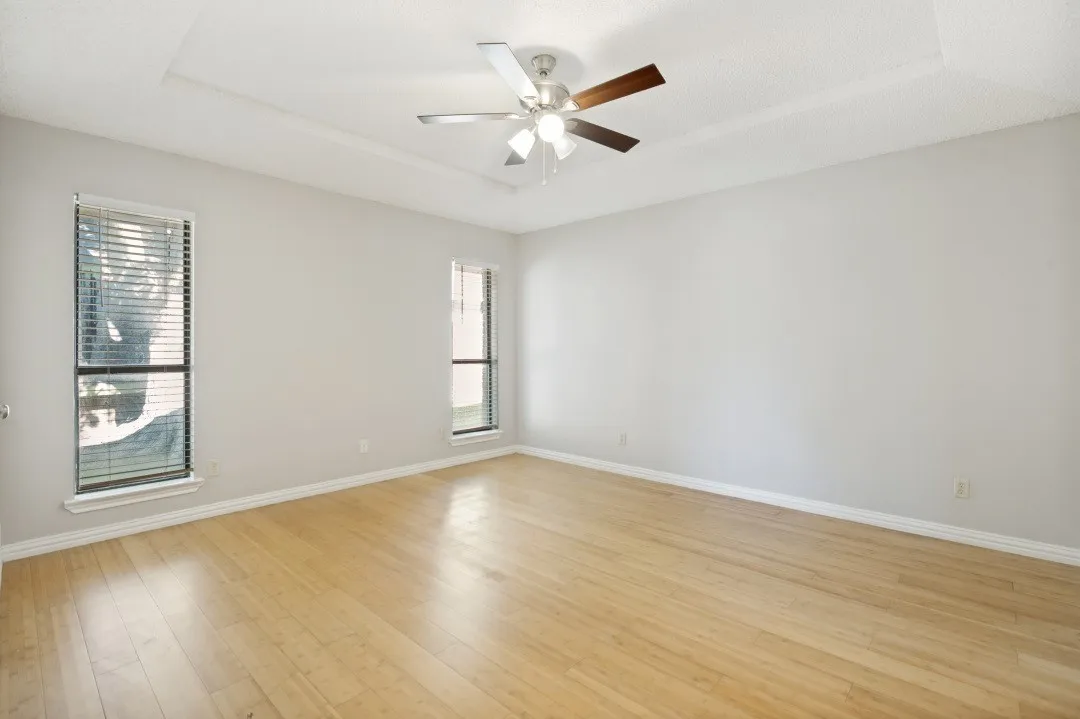 Single Family Residence For Sale in Denton County , 2013 Arles Lane, Carrollton, Texas 75007, 3 Bedroom, 2 Bathroom, 2 Garage spaces, 1,421 Sqft, built in 1984, mls#21293924, Real Estate Agent in Carrollton, Homes For Sale in Denton county, Homes For Sale in Carrollton, Realtor in Carrollton Texas, Real Estate Brokerage Independent Realty Texas, Luminita Cordes Realtor