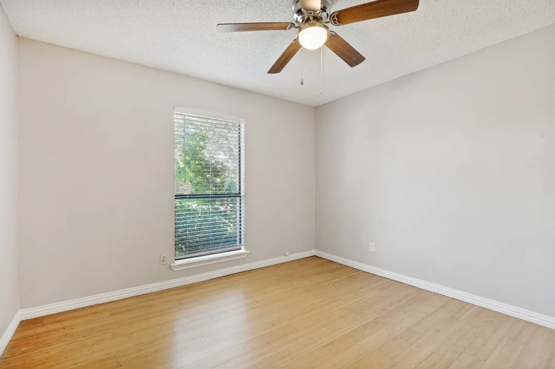 Single Family Residence For Sale in Denton County , 2013 Arles Lane, Carrollton, Texas 75007, 3 Bedroom, 2 Bathroom, 2 Garage spaces, 1,421 Sqft, built in 1984, mls#21293924, Real Estate Agent in Carrollton, Homes For Sale in Denton county, Homes For Sale in Carrollton, Realtor in Carrollton Texas, Real Estate Brokerage Independent Realty Texas, Luminita Cordes Realtor