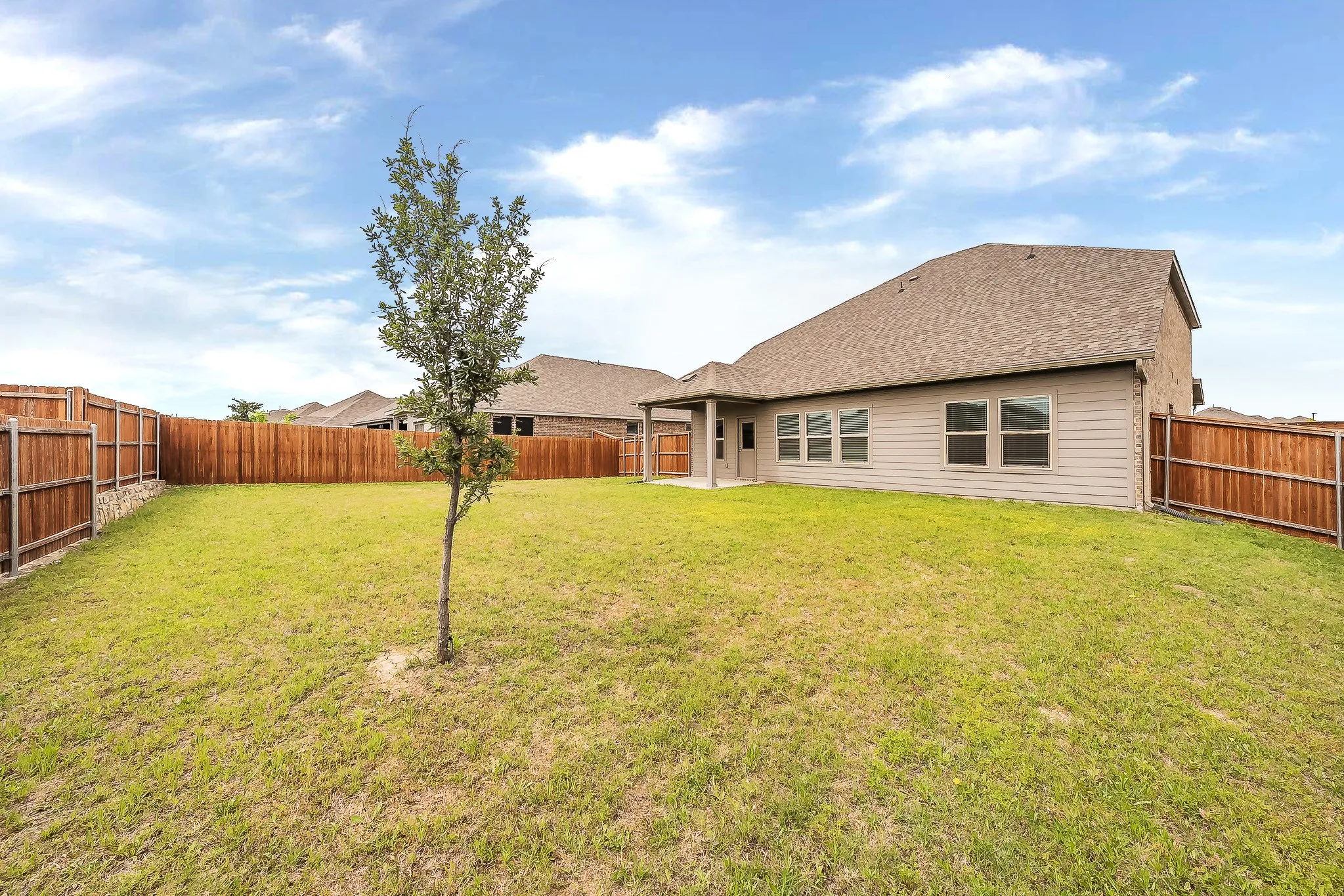 Single Family Residence For Sale in Tarrant County , 14044 Corvus Drive, Haslet, Texas 76052, 3 Bedroom, 3 Bathroom, 3 Garage spaces, 2,480 Sqft, built in 2022, mls#21294027, Real Estate Agent in Haslet, Homes For Sale in Tarrant county, Homes For Sale in Haslet, Realtor in Haslet Texas, Real Estate Brokerage Independent Realty Texas, Luminita Cordes Realtor
