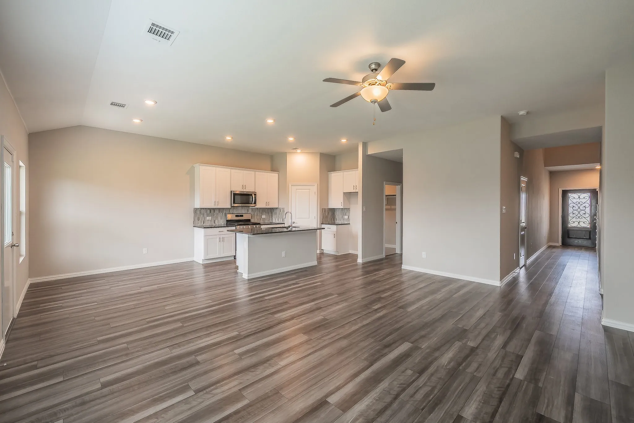 Single Family Residence For Sale in Tarrant County , 14044 Corvus Drive, Haslet, Texas 76052, 3 Bedroom, 3 Bathroom, 3 Garage spaces, 2,480 Sqft, built in 2022, mls#21294027, Real Estate Agent in Haslet, Homes For Sale in Tarrant county, Homes For Sale in Haslet, Realtor in Haslet Texas, Real Estate Brokerage Independent Realty Texas, Luminita Cordes Realtor