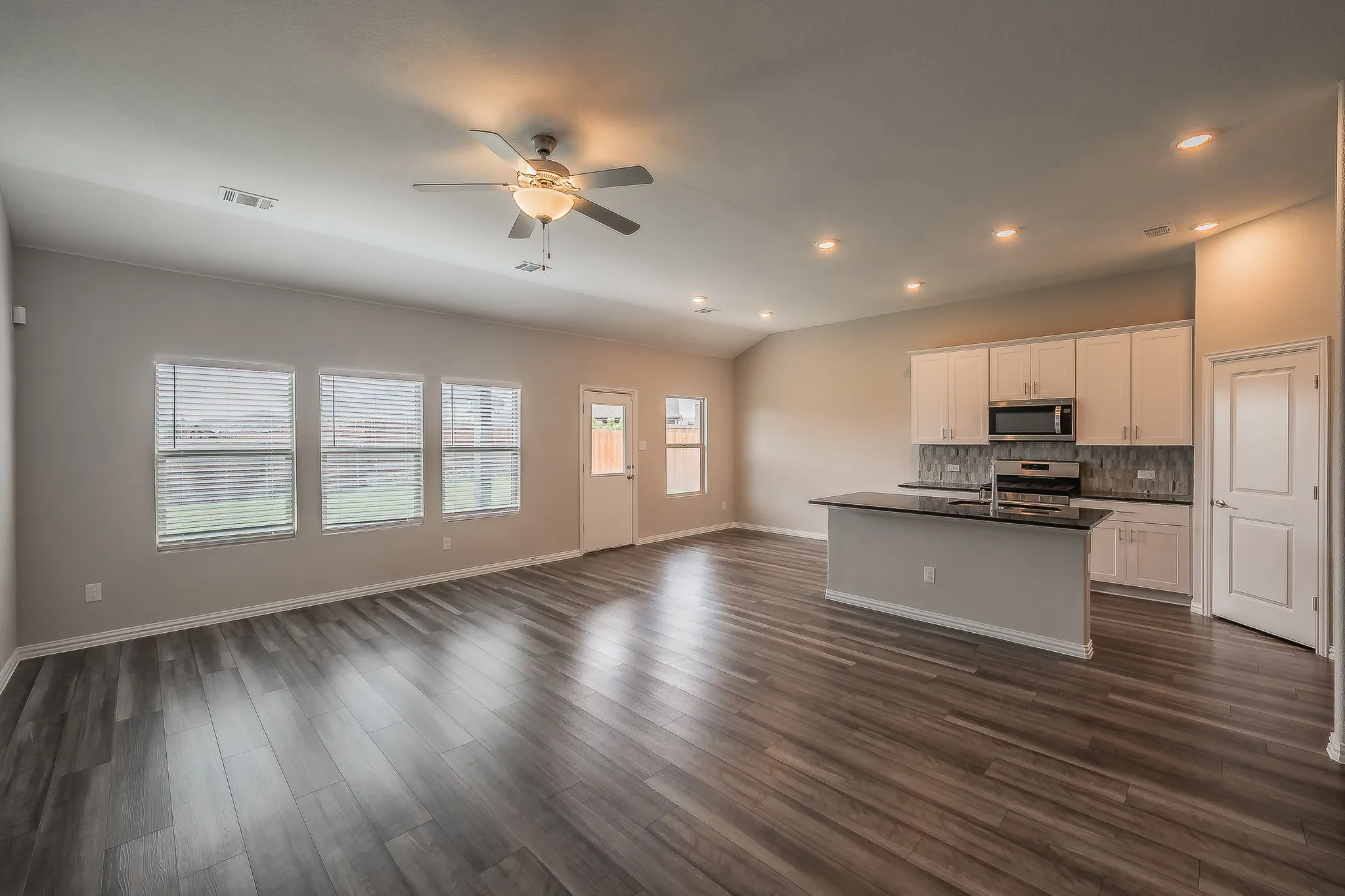 Single Family Residence For Sale in Tarrant County , 14044 Corvus Drive, Haslet, Texas 76052, 3 Bedroom, 3 Bathroom, 3 Garage spaces, 2,480 Sqft, built in 2022, mls#21294027, Real Estate Agent in Haslet, Homes For Sale in Tarrant county, Homes For Sale in Haslet, Realtor in Haslet Texas, Real Estate Brokerage Independent Realty Texas, Luminita Cordes Realtor