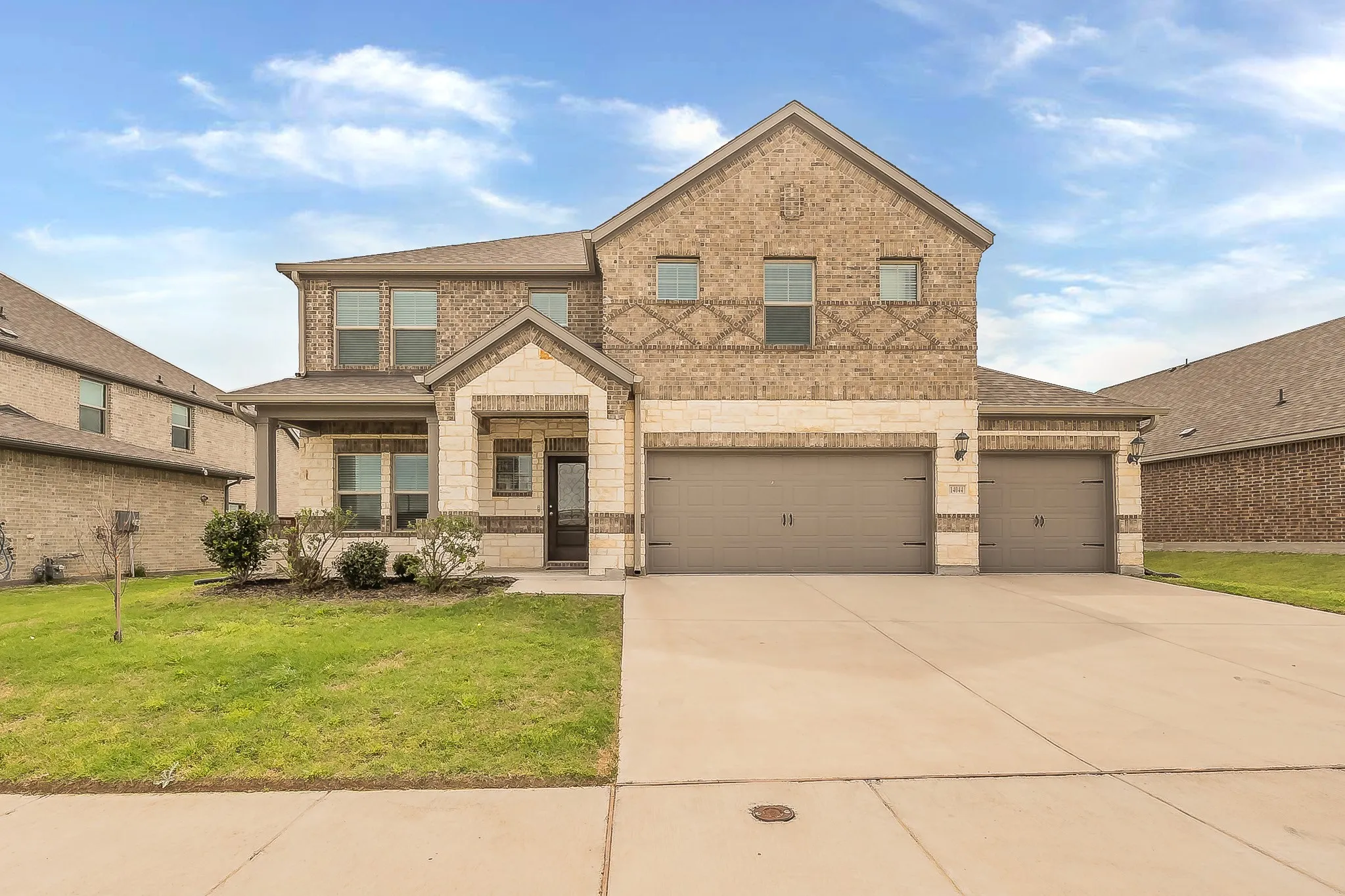 Single Family Residence For Sale in Tarrant County , 14044 Corvus Drive, Haslet, Texas 76052, 3 Bedroom, 3 Bathroom, 3 Garage spaces, 2,480 Sqft, built in 2022, mls#21294027, Real Estate Agent in Haslet, Homes For Sale in Tarrant county, Homes For Sale in Haslet, Realtor in Haslet Texas, Real Estate Brokerage Independent Realty Texas, Luminita Cordes Realtor