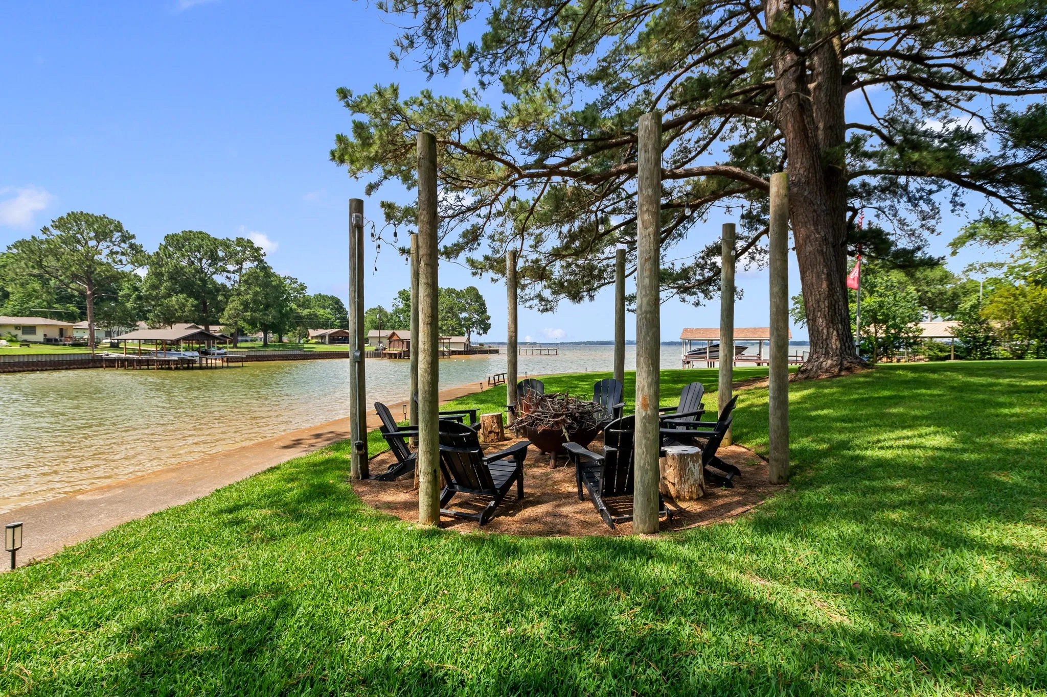 Lakeside Fire Pit Perfect for Relaxing Evenings