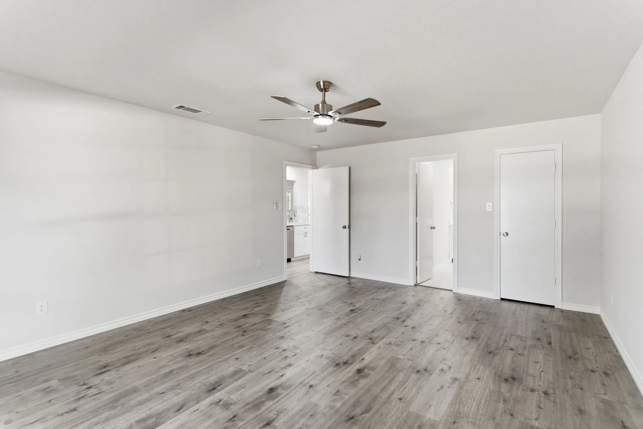 Single Family Residence For Sale in Collin County , 3104 Pinehurst Drive, Plano, Texas 75075, 5 Bedroom, 3 Bathroom, 2 Garage spaces, 2,800 Sqft, built in 1975, mls#21293712, Real Estate Agent in Plano, Homes For Sale in Collin county, Homes For Sale in Plano, Realtor in Plano Texas, Real Estate Brokerage Independent Realty Texas, Luminita Cordes Realtor