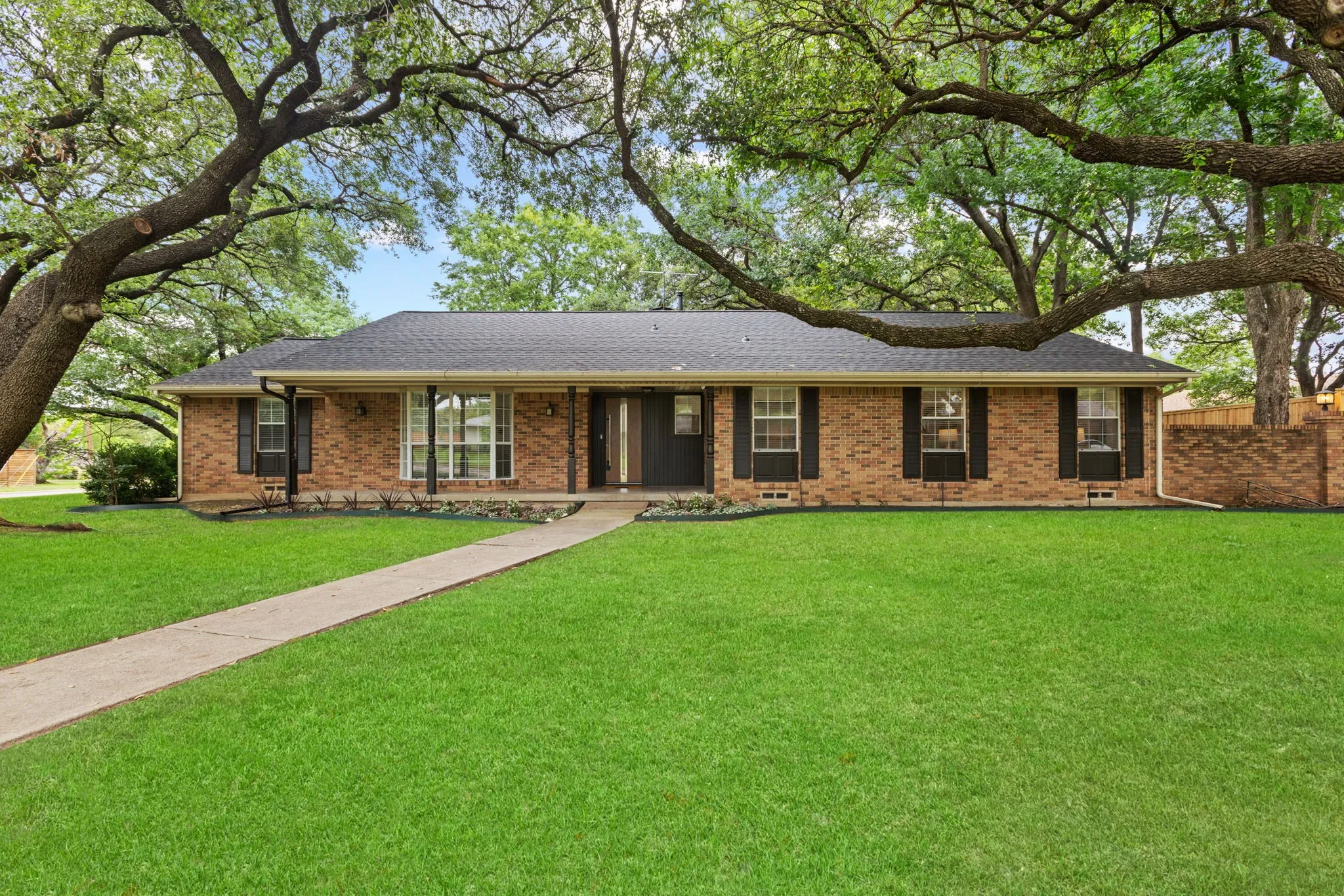 Single Family Residence For Sale in Dallas County , 6554 Ridgeview Circle, Dallas, Texas 75240, 3 Bedrooms, 3 Bathrooms, 2 Garage spaces, 2,664 Sqft, built in 1960, Price $789,900, mls#21272659, Real Estate Agent in Dallas, Homes For Sale in Dallas county, Homes For Sale in Dallas, Realtor in Dallas Texas, Real Estate Brokerage Independent Realty Texas, Luminita Cordes Realtor