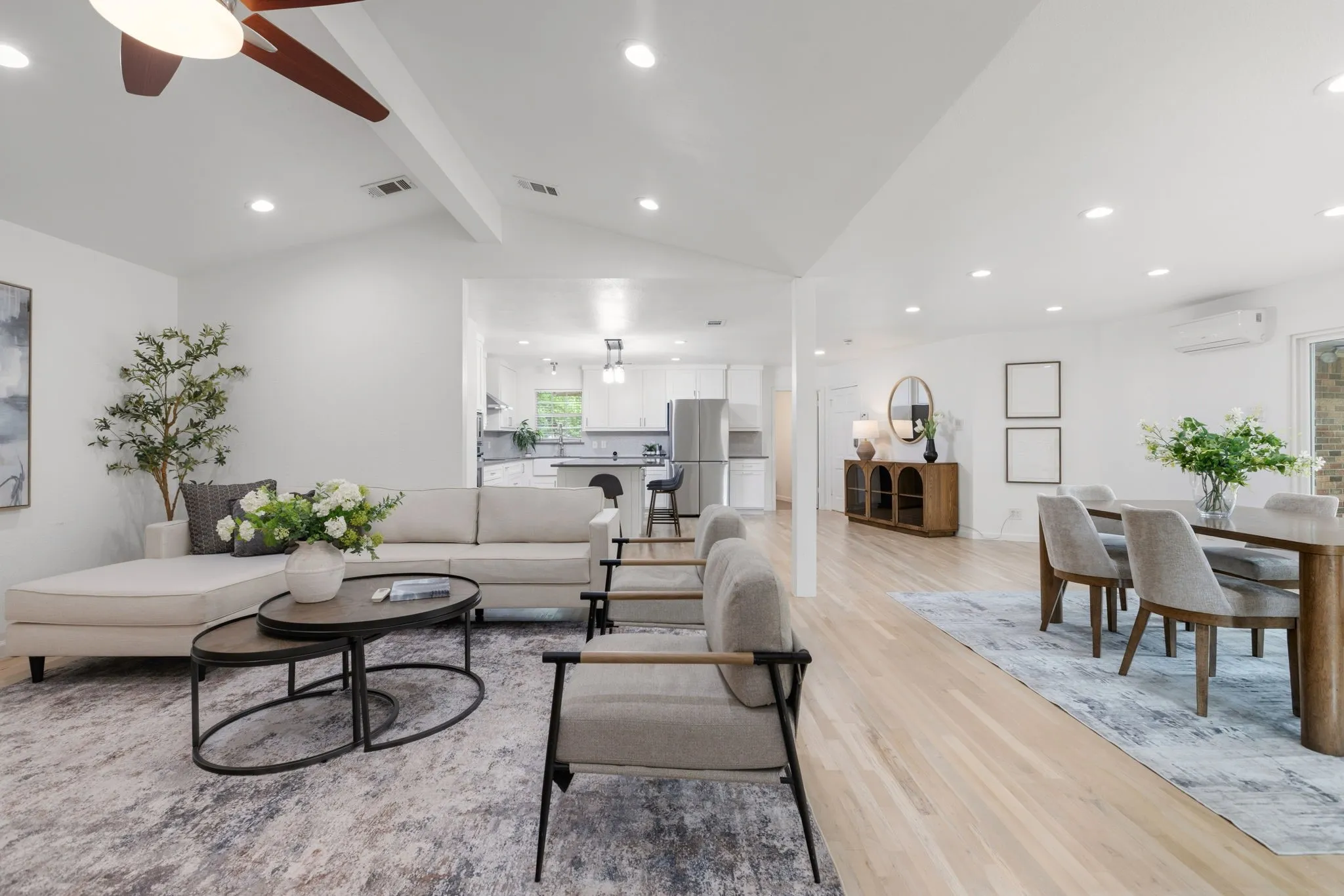 Single Family Residence For Sale in Dallas County , 6554 Ridgeview Circle, Dallas, Texas 75240, 3 Bedrooms, 3 Bathrooms, 2 Garage spaces, 2,664 Sqft, built in 1960, Price $789,900, mls#21272659, Real Estate Agent in Dallas, Homes For Sale in Dallas county, Homes For Sale in Dallas, Realtor in Dallas Texas, Real Estate Brokerage Independent Realty Texas, Luminita Cordes Realtor