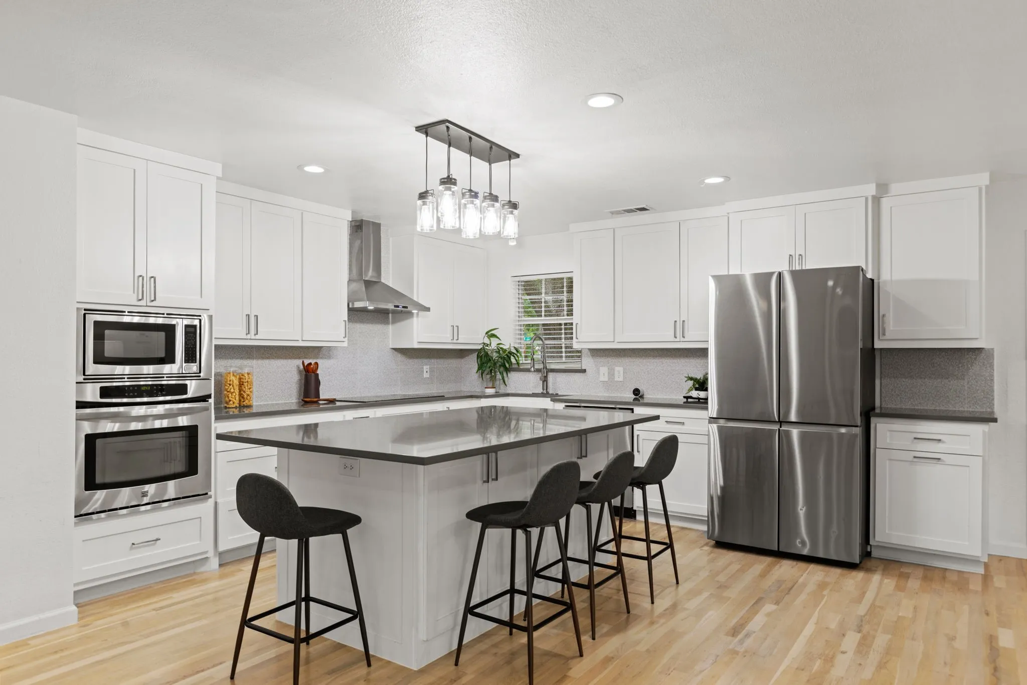 Single Family Residence For Sale in Dallas County , 6554 Ridgeview Circle, Dallas, Texas 75240, 3 Bedrooms, 3 Bathrooms, 2 Garage spaces, 2,664 Sqft, built in 1960, Price $789,900, mls#21272659, Real Estate Agent in Dallas, Homes For Sale in Dallas county, Homes For Sale in Dallas, Realtor in Dallas Texas, Real Estate Brokerage Independent Realty Texas, Luminita Cordes Realtor