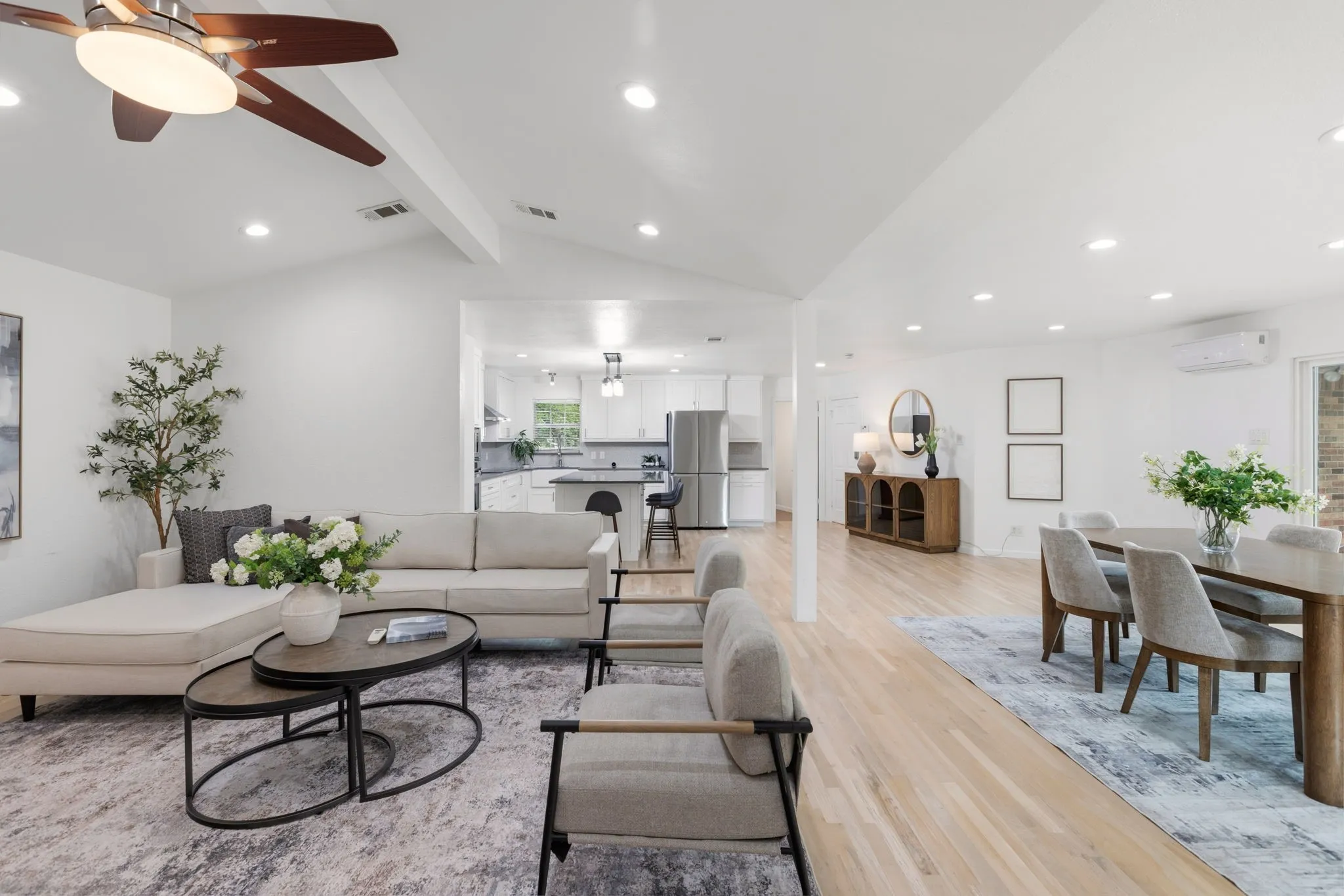 Single Family Residence For Sale in Dallas County , 6554 Ridgeview Circle, Dallas, Texas 75240, 3 Bedrooms, 3 Bathrooms, 2 Garage spaces, 2,664 Sqft, built in 1960, Price $789,900, mls#21272659, Real Estate Agent in Dallas, Homes For Sale in Dallas county, Homes For Sale in Dallas, Realtor in Dallas Texas, Real Estate Brokerage Independent Realty Texas, Luminita Cordes Realtor