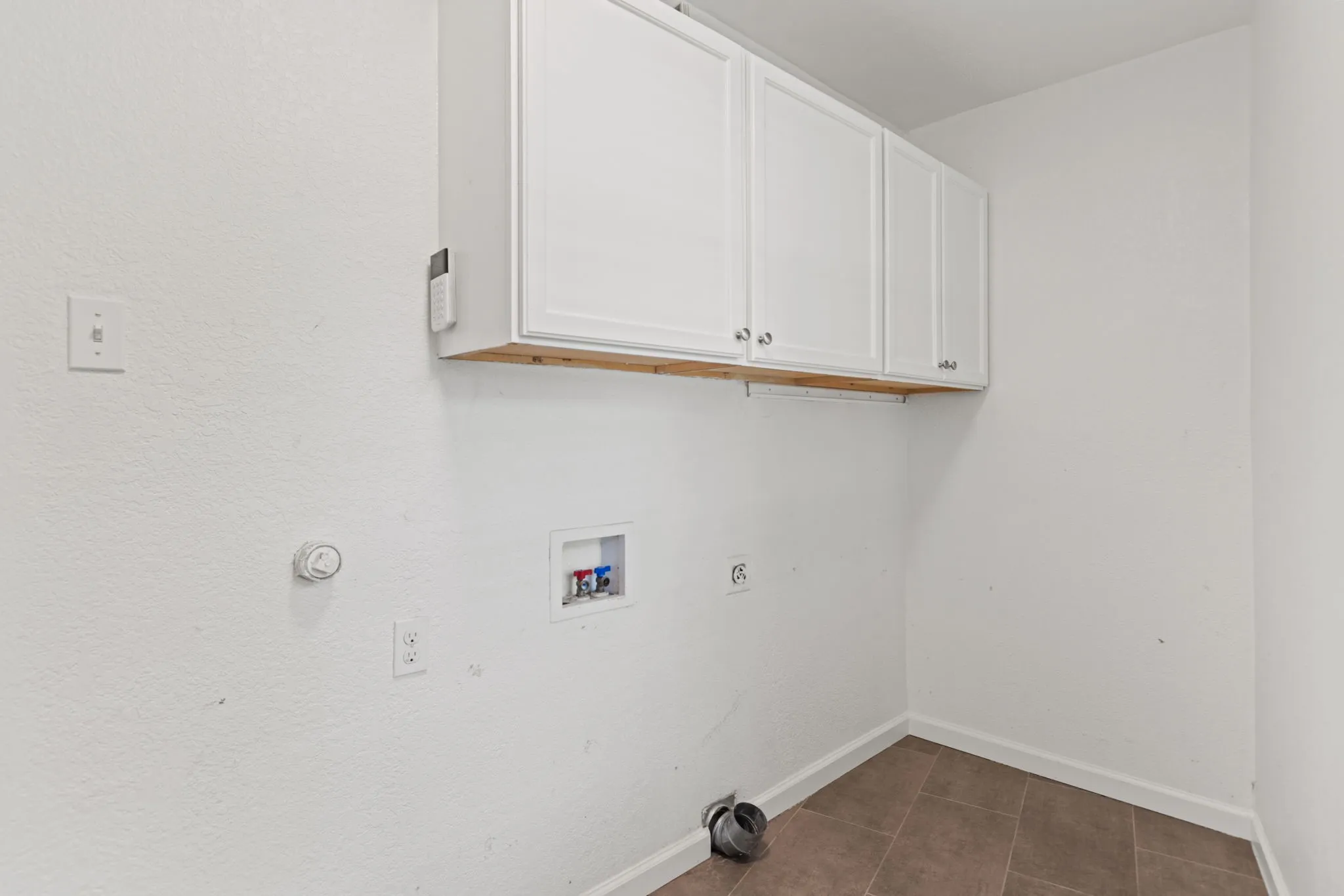 Single Family Residence For Sale in Dallas County , 6554 Ridgeview Circle, Dallas, Texas 75240, 3 Bedrooms, 3 Bathrooms, 2 Garage spaces, 2,664 Sqft, built in 1960, Price $789,900, mls#21272659, Real Estate Agent in Dallas, Homes For Sale in Dallas county, Homes For Sale in Dallas, Realtor in Dallas Texas, Real Estate Brokerage Independent Realty Texas, Luminita Cordes Realtor