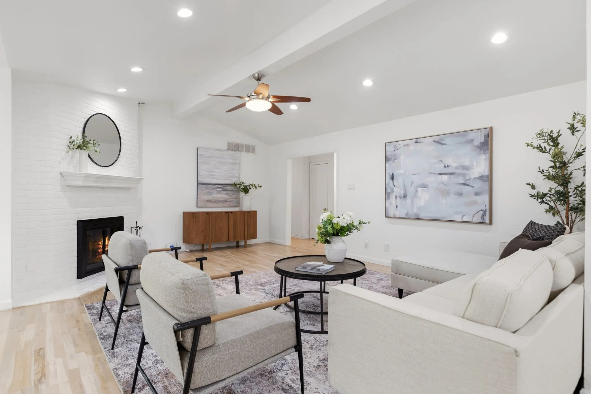 Single Family Residence For Sale in Dallas County , 6554 Ridgeview Circle, Dallas, Texas 75240, 3 Bedrooms, 3 Bathrooms, 2 Garage spaces, 2,664 Sqft, built in 1960, Price $789,900, mls#21272659, Real Estate Agent in Dallas, Homes For Sale in Dallas county, Homes For Sale in Dallas, Realtor in Dallas Texas, Real Estate Brokerage Independent Realty Texas, Luminita Cordes Realtor