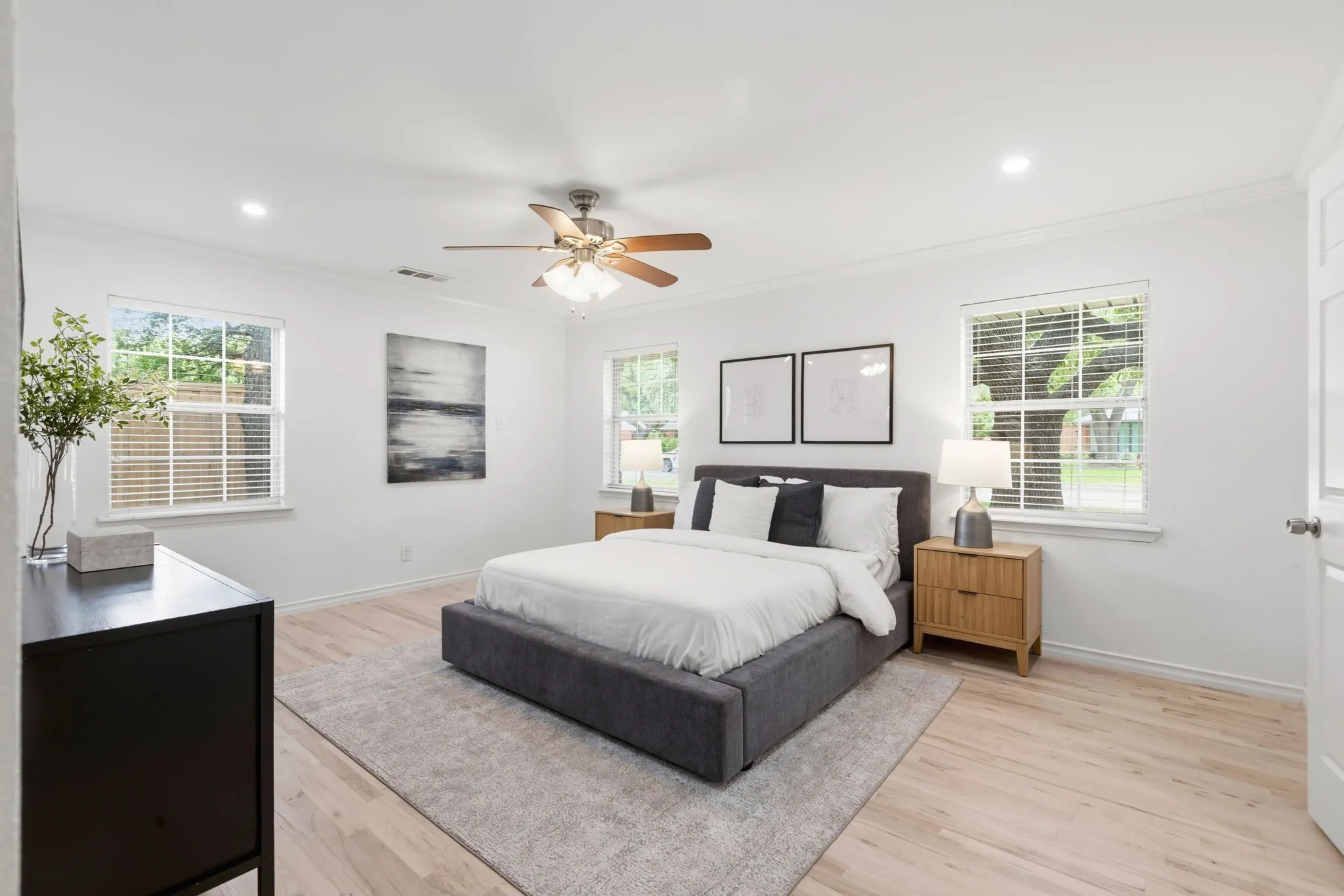 Single Family Residence For Sale in Dallas County , 6554 Ridgeview Circle, Dallas, Texas 75240, 3 Bedrooms, 3 Bathrooms, 2 Garage spaces, 2,664 Sqft, built in 1960, Price $789,900, mls#21272659, Real Estate Agent in Dallas, Homes For Sale in Dallas county, Homes For Sale in Dallas, Realtor in Dallas Texas, Real Estate Brokerage Independent Realty Texas, Luminita Cordes Realtor