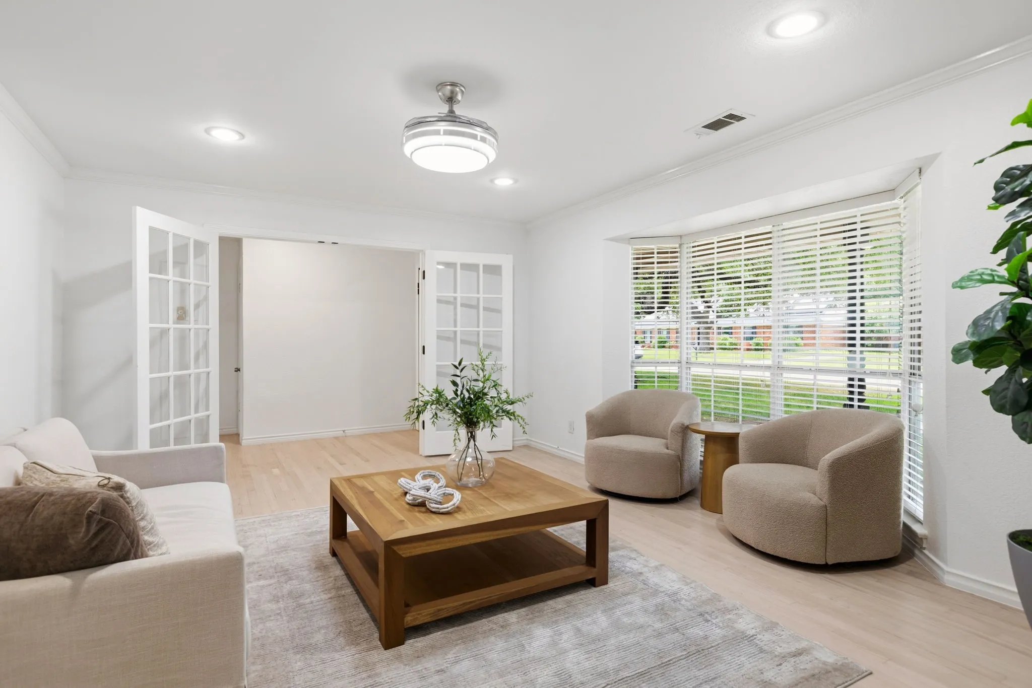 Single Family Residence For Sale in Dallas County , 6554 Ridgeview Circle, Dallas, Texas 75240, 3 Bedrooms, 3 Bathrooms, 2 Garage spaces, 2,664 Sqft, built in 1960, Price $789,900, mls#21272659, Real Estate Agent in Dallas, Homes For Sale in Dallas county, Homes For Sale in Dallas, Realtor in Dallas Texas, Real Estate Brokerage Independent Realty Texas, Luminita Cordes Realtor