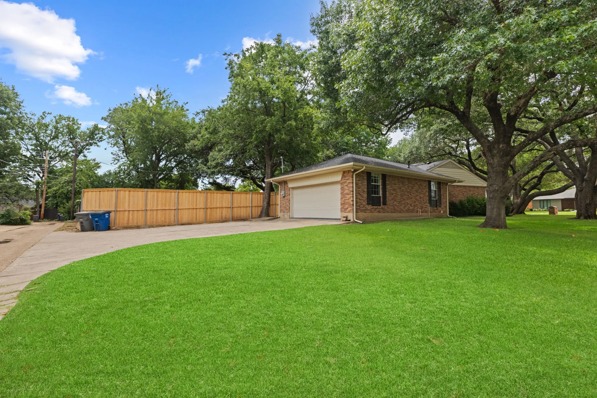 Single Family Residence For Sale in Dallas County , 6554 Ridgeview Circle, Dallas, Texas 75240, 3 Bedrooms, 3 Bathrooms, 2 Garage spaces, 2,664 Sqft, built in 1960, Price $789,900, mls#21272659, Real Estate Agent in Dallas, Homes For Sale in Dallas county, Homes For Sale in Dallas, Realtor in Dallas Texas, Real Estate Brokerage Independent Realty Texas, Luminita Cordes Realtor