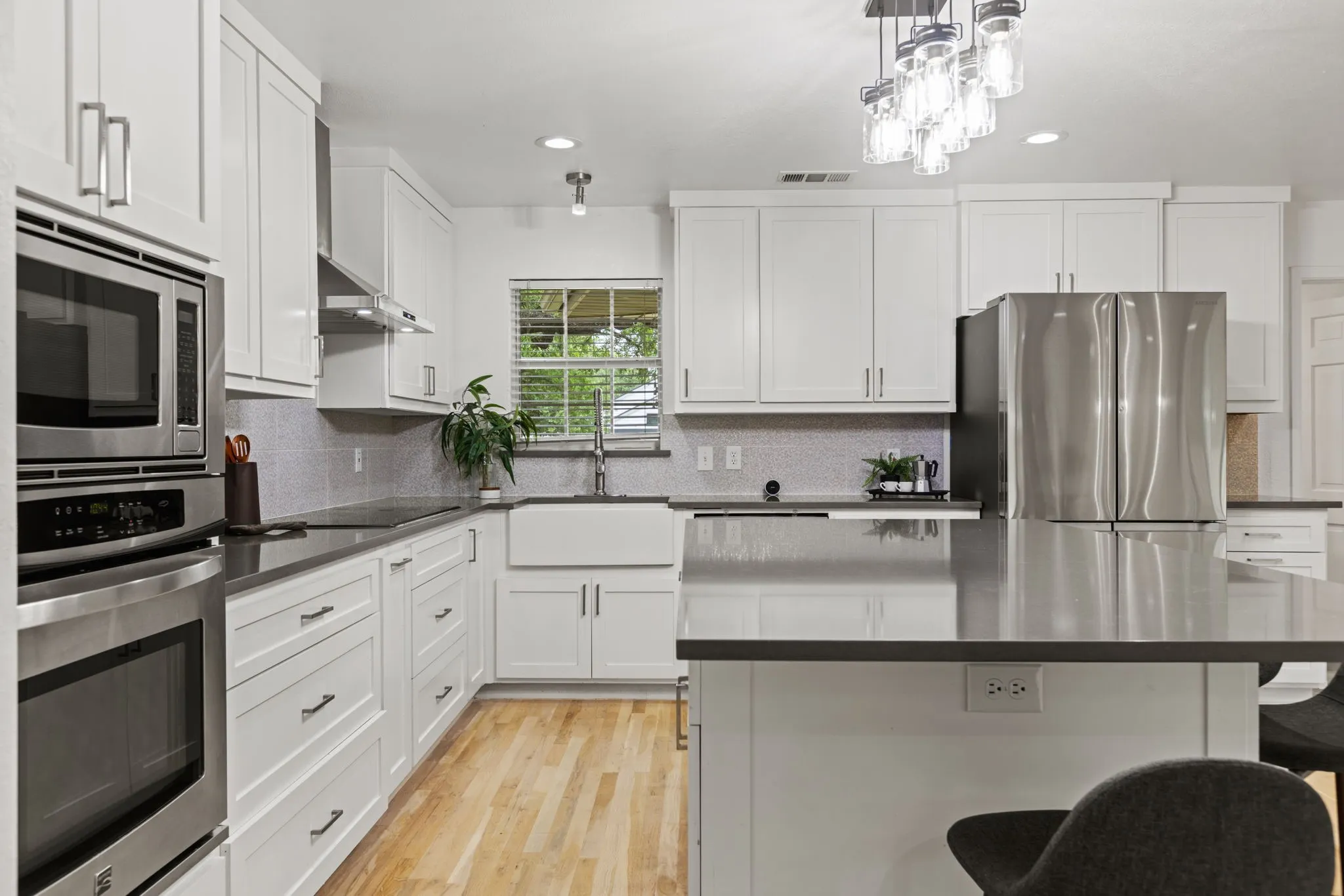 Single Family Residence For Sale in Dallas County , 6554 Ridgeview Circle, Dallas, Texas 75240, 3 Bedrooms, 3 Bathrooms, 2 Garage spaces, 2,664 Sqft, built in 1960, Price $789,900, mls#21272659, Real Estate Agent in Dallas, Homes For Sale in Dallas county, Homes For Sale in Dallas, Realtor in Dallas Texas, Real Estate Brokerage Independent Realty Texas, Luminita Cordes Realtor