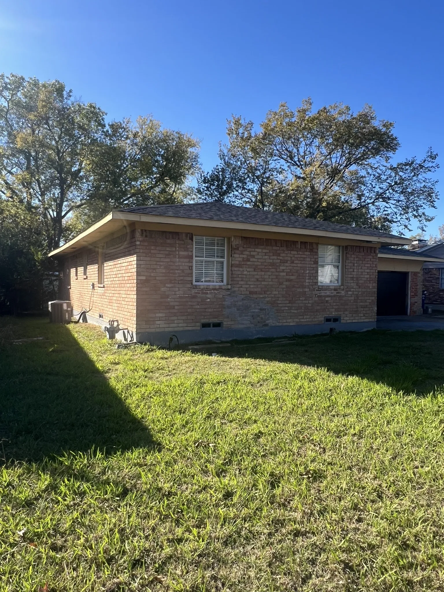 Single Family Residence For Sale in Dallas County , 2419 N Prairie Creek Road, Dallas, Texas 75227, 3 Bedroom, 2 Bathroom, 2 Garage spaces, 1,638 Sqft, built in 1962, mls#21294008, Real Estate Agent in Dallas, Homes For Sale in Dallas county, Homes For Sale in Dallas, Realtor in Dallas Texas, Real Estate Brokerage Independent Realty Texas, Luminita Cordes Realtor