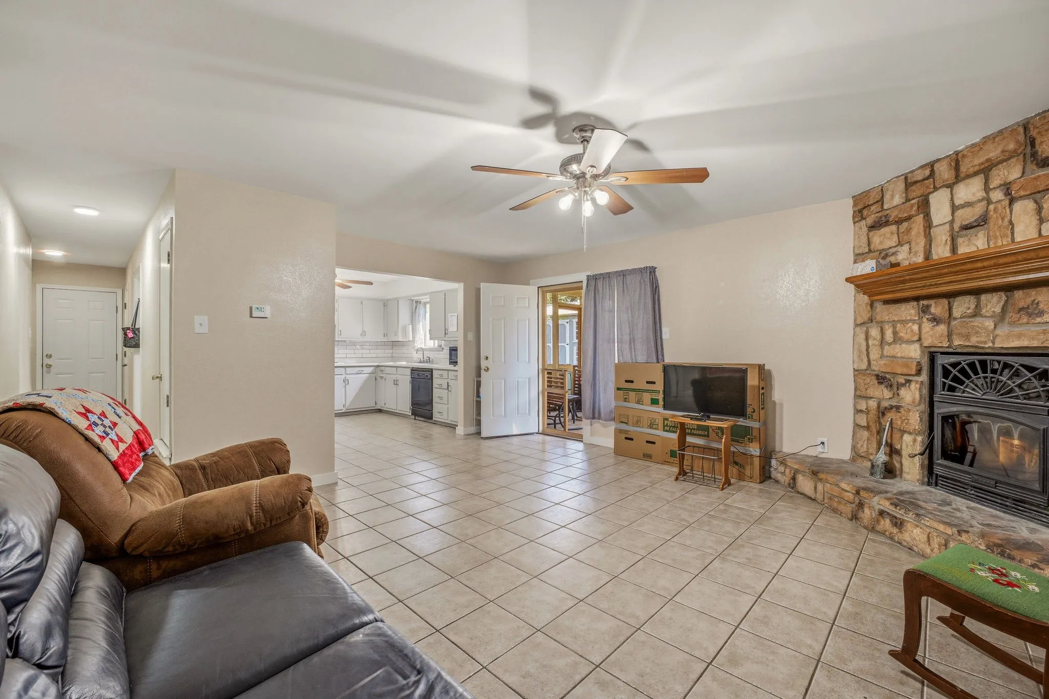 Single Family Residence For Sale in Erath County , 231 Choctaw Drive, Stephenville, Texas 76401, 3 Bedroom, 2 Bathroom, Garage spaces, 1,588 Sqft, built in 1980, mls#21289145, Real Estate Agent in Stephenville, Homes For Sale in Erath county, Homes For Sale in Stephenville, Realtor in Stephenville Texas, Real Estate Brokerage Independent Realty Texas, Luminita Cordes Realtor