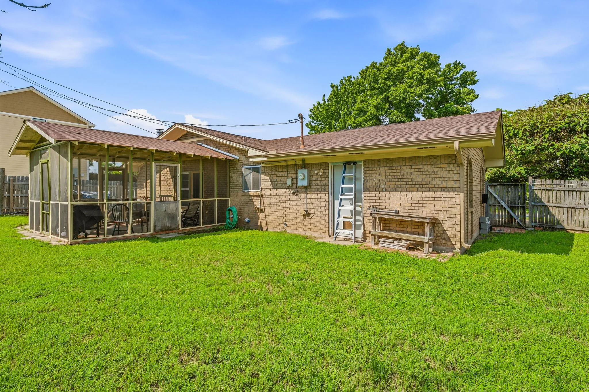 Single Family Residence For Sale in Erath County , 231 Choctaw Drive, Stephenville, Texas 76401, 3 Bedroom, 2 Bathroom, Garage spaces, 1,588 Sqft, built in 1980, mls#21289145, Real Estate Agent in Stephenville, Homes For Sale in Erath county, Homes For Sale in Stephenville, Realtor in Stephenville Texas, Real Estate Brokerage Independent Realty Texas, Luminita Cordes Realtor