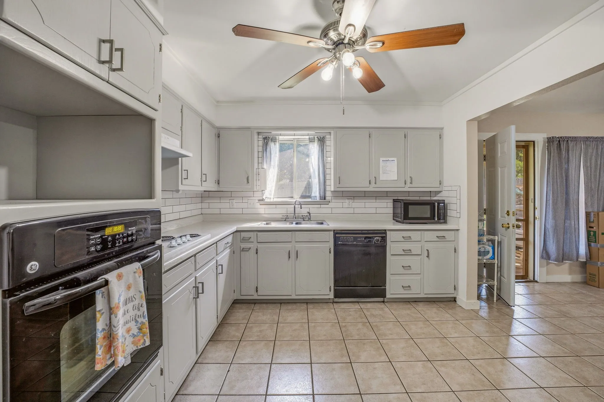 Single Family Residence For Sale in Erath County , 231 Choctaw Drive, Stephenville, Texas 76401, 3 Bedroom, 2 Bathroom, Garage spaces, 1,588 Sqft, built in 1980, mls#21289145, Real Estate Agent in Stephenville, Homes For Sale in Erath county, Homes For Sale in Stephenville, Realtor in Stephenville Texas, Real Estate Brokerage Independent Realty Texas, Luminita Cordes Realtor