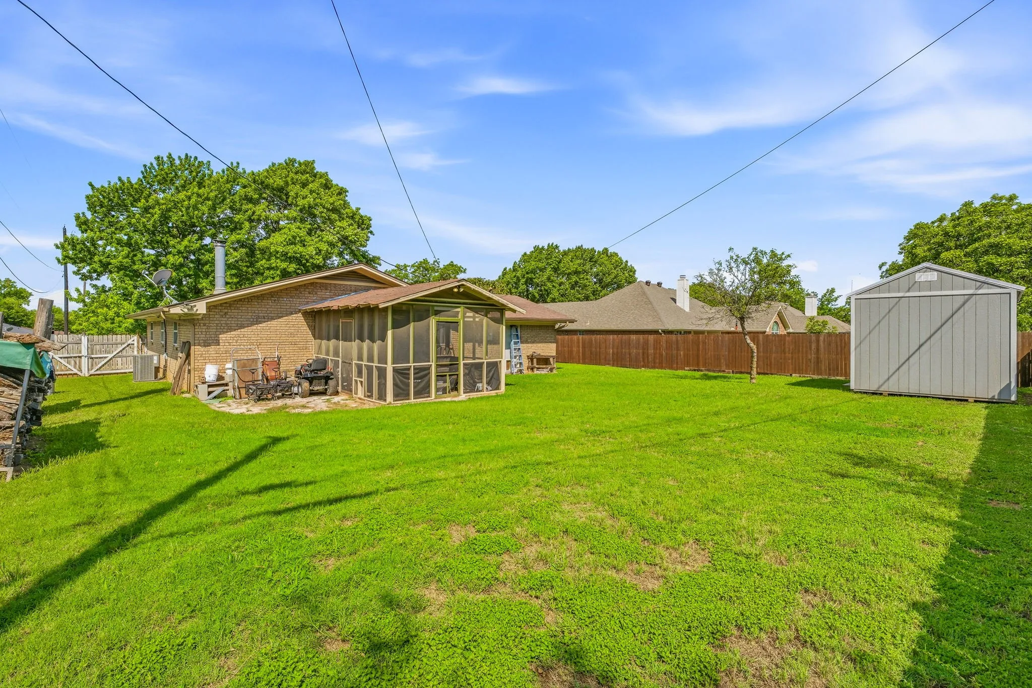 Single Family Residence For Sale in Erath County , 231 Choctaw Drive, Stephenville, Texas 76401, 3 Bedroom, 2 Bathroom, Garage spaces, 1,588 Sqft, built in 1980, mls#21289145, Real Estate Agent in Stephenville, Homes For Sale in Erath county, Homes For Sale in Stephenville, Realtor in Stephenville Texas, Real Estate Brokerage Independent Realty Texas, Luminita Cordes Realtor