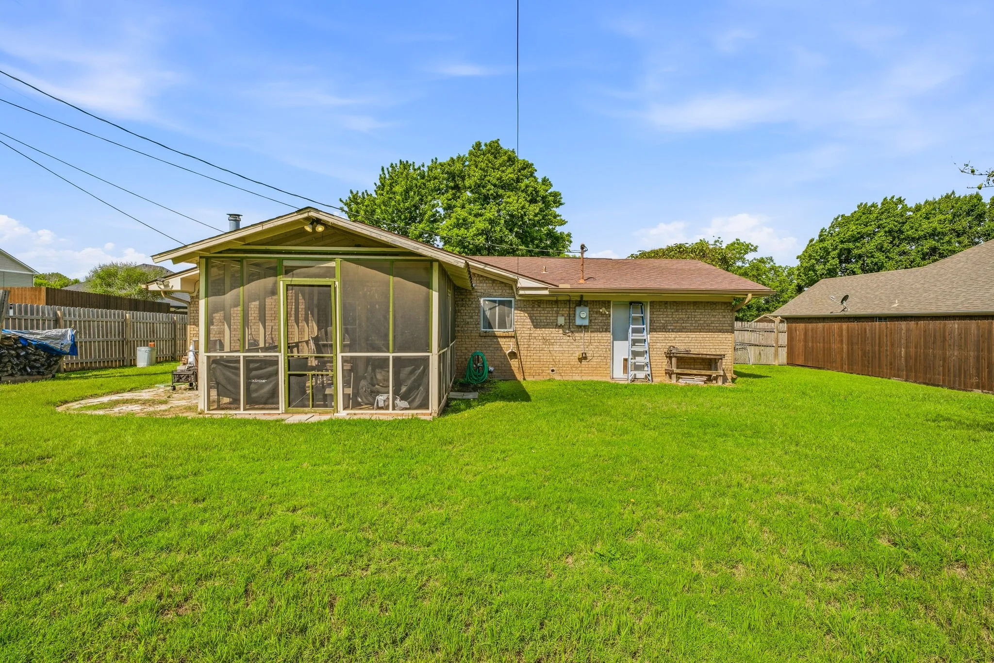 Single Family Residence For Sale in Erath County , 231 Choctaw Drive, Stephenville, Texas 76401, 3 Bedroom, 2 Bathroom, Garage spaces, 1,588 Sqft, built in 1980, mls#21289145, Real Estate Agent in Stephenville, Homes For Sale in Erath county, Homes For Sale in Stephenville, Realtor in Stephenville Texas, Real Estate Brokerage Independent Realty Texas, Luminita Cordes Realtor