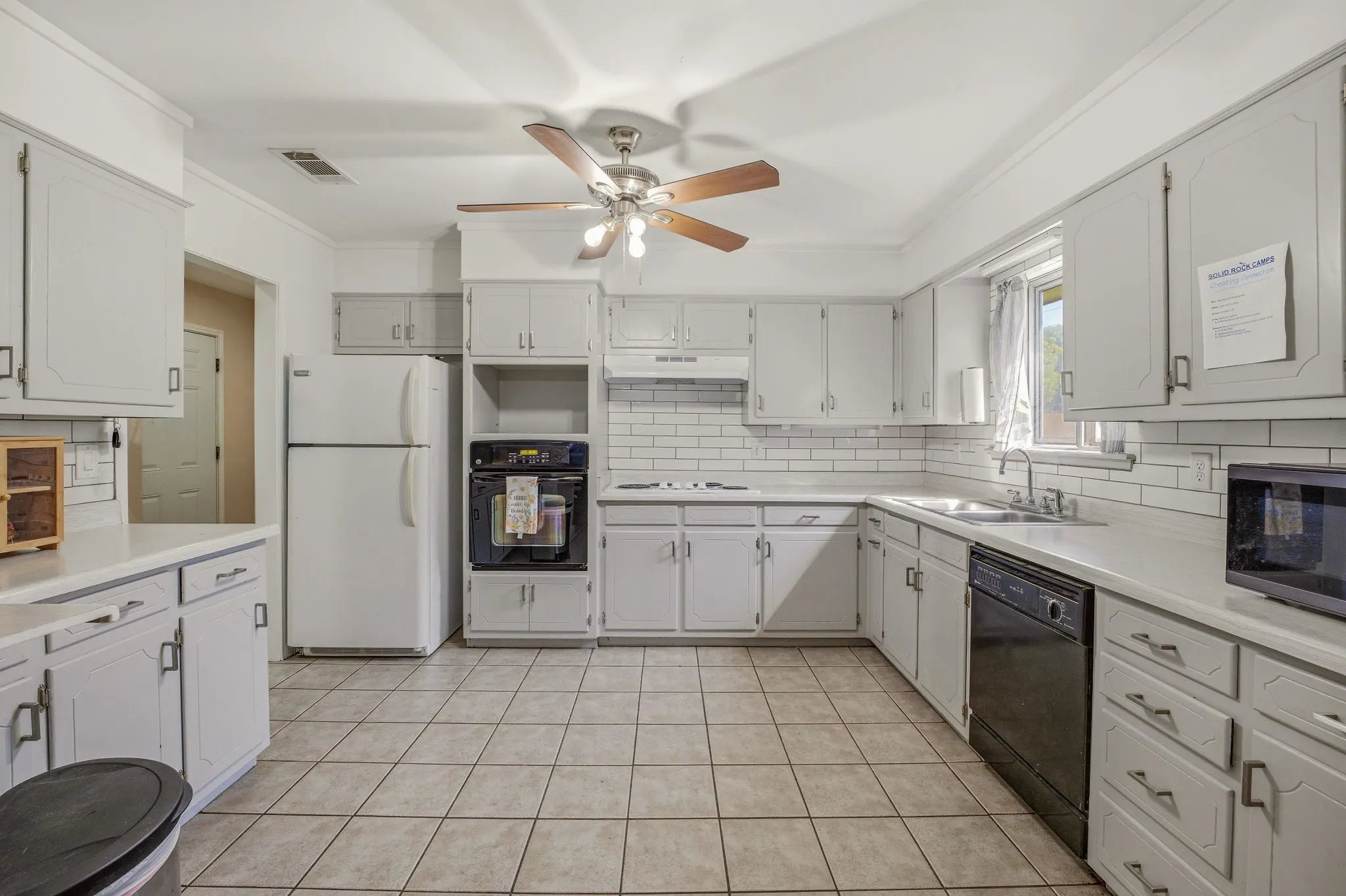 Single Family Residence For Sale in Erath County , 231 Choctaw Drive, Stephenville, Texas 76401, 3 Bedroom, 2 Bathroom, Garage spaces, 1,588 Sqft, built in 1980, mls#21289145, Real Estate Agent in Stephenville, Homes For Sale in Erath county, Homes For Sale in Stephenville, Realtor in Stephenville Texas, Real Estate Brokerage Independent Realty Texas, Luminita Cordes Realtor