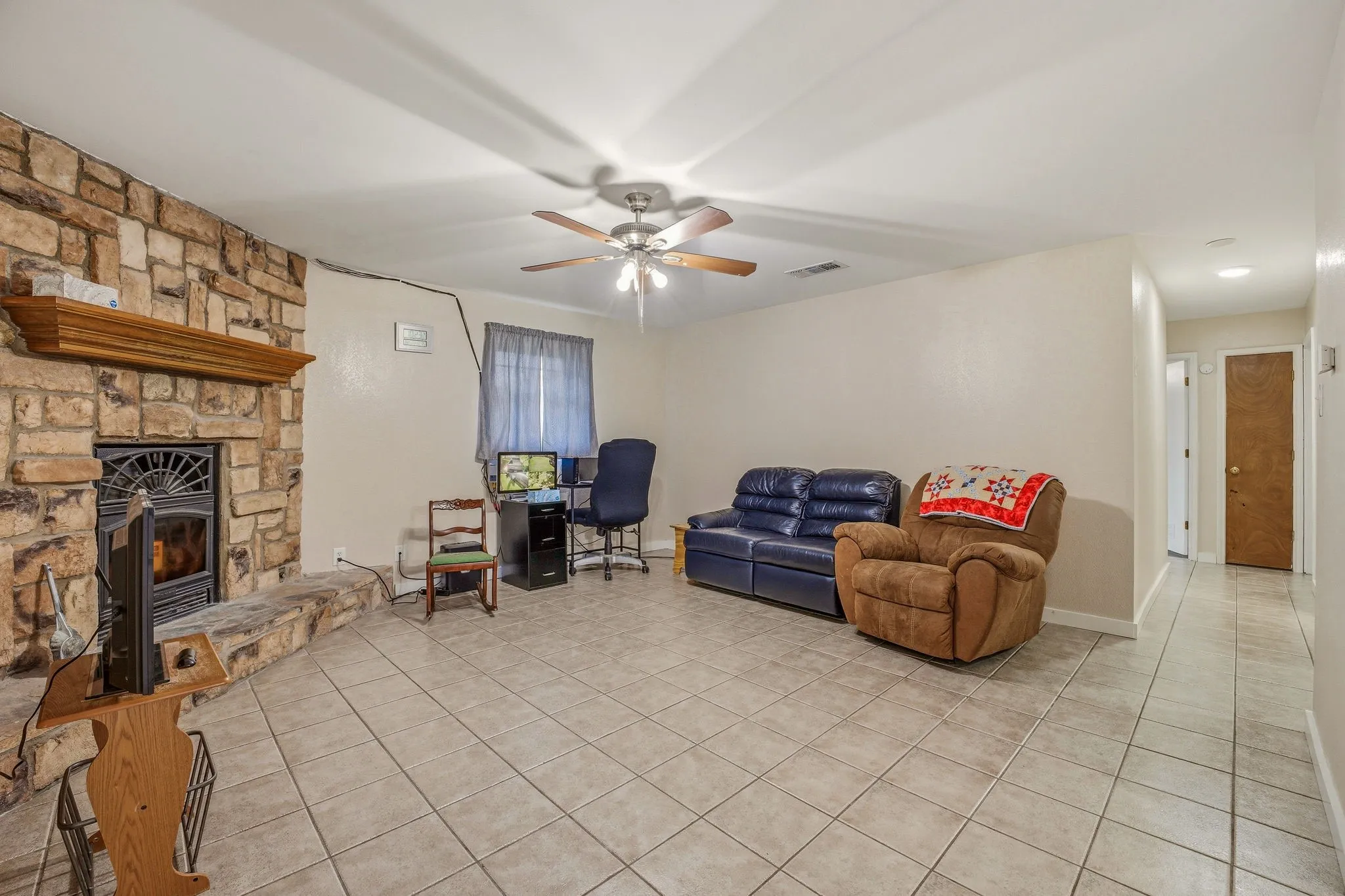 Single Family Residence For Sale in Erath County , 231 Choctaw Drive, Stephenville, Texas 76401, 3 Bedroom, 2 Bathroom, Garage spaces, 1,588 Sqft, built in 1980, mls#21289145, Real Estate Agent in Stephenville, Homes For Sale in Erath county, Homes For Sale in Stephenville, Realtor in Stephenville Texas, Real Estate Brokerage Independent Realty Texas, Luminita Cordes Realtor