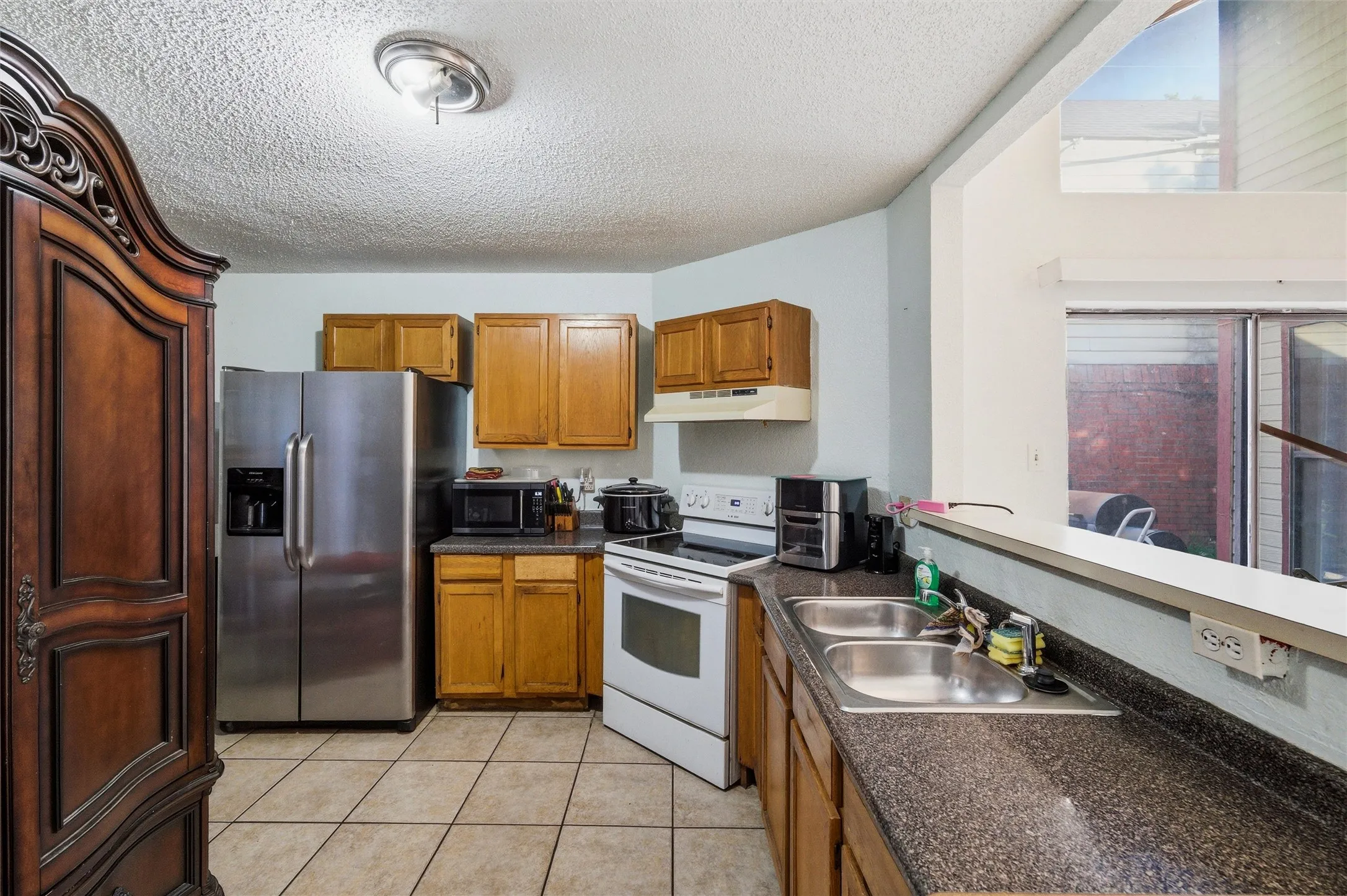 Single Family Residence For Sale in Dallas County , 10464 Woodleaf Drive, Dallas, Texas 75227, 3 Bedroom, 2 Bathroom, 1 Garage spaces, 1,147 Sqft, built in 1984, mls#21294091, Real Estate Agent in Dallas, Homes For Sale in Dallas county, Homes For Sale in Dallas, Realtor in Dallas Texas, Real Estate Brokerage Independent Realty Texas, Luminita Cordes Realtor
